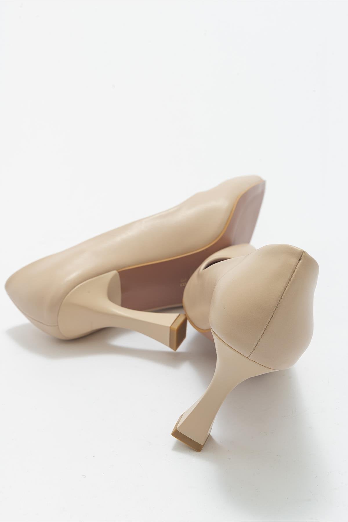 620 - Nude Heeled Shoe – back view showing nude, Vowalisse