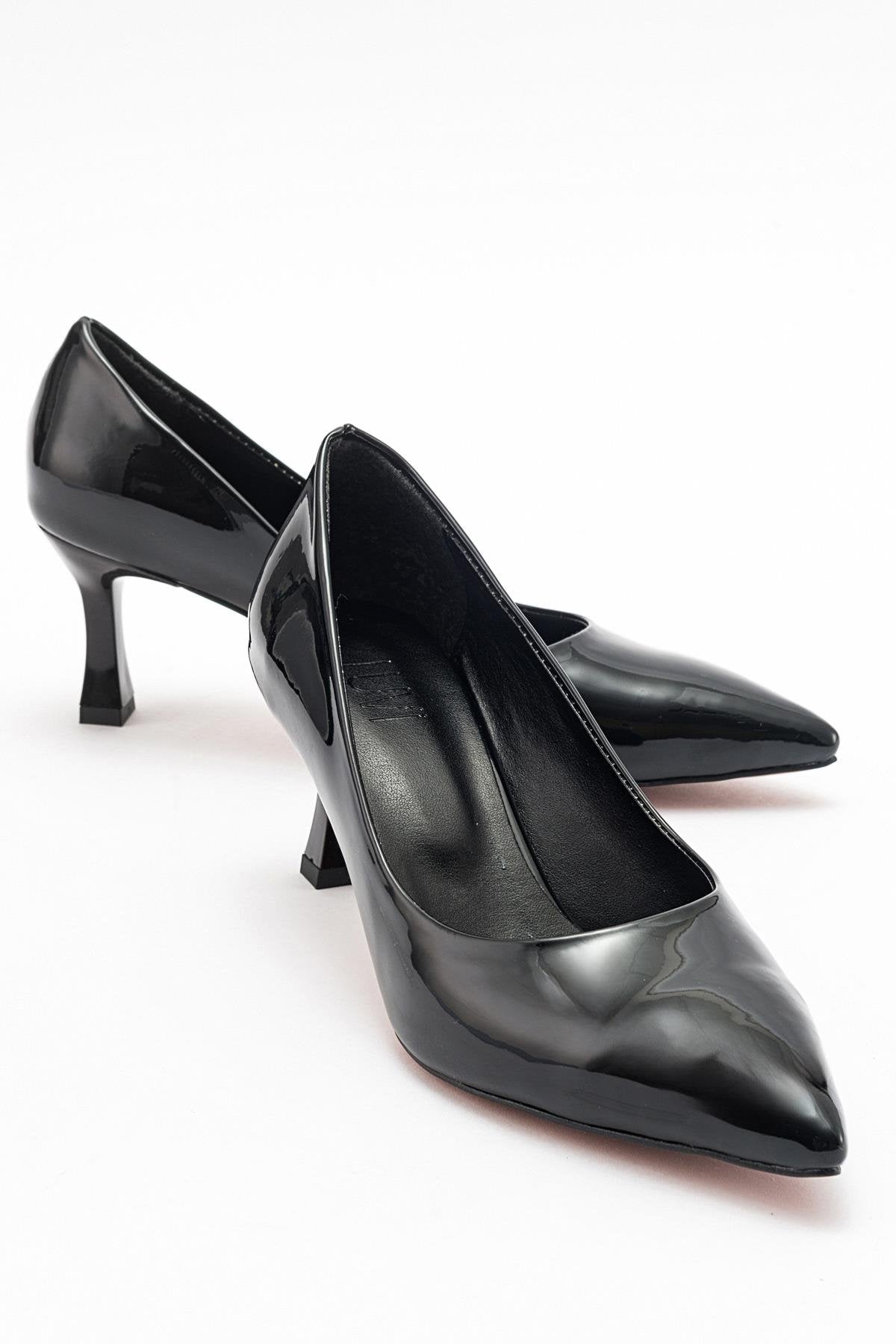 Pedra - Black Heeled Shoe – front three-quarter view showing leather, black, Vowalisse