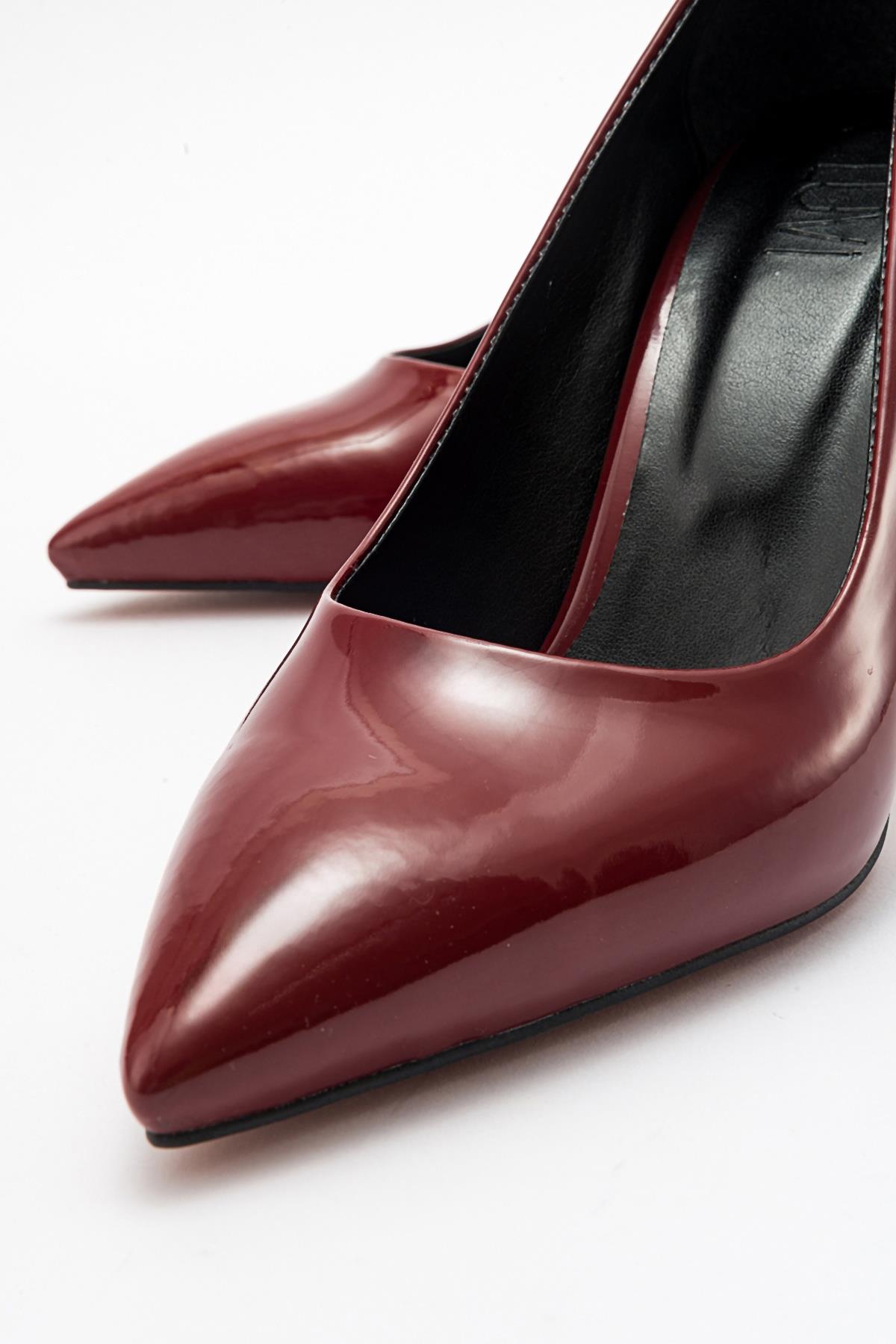 Forest Burgundy Patent Pointed Toe Pump – back view showing leather, Vowalisse