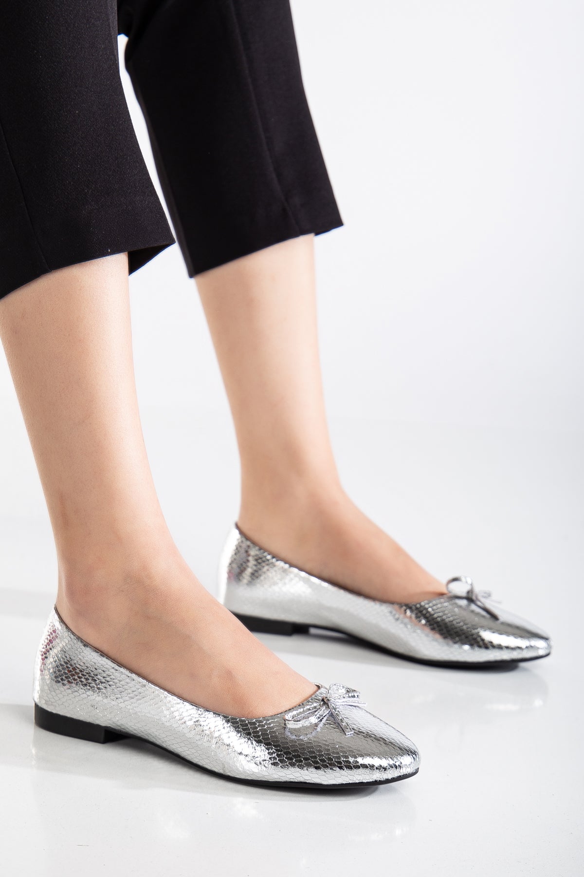 Amy - Silver Ballerina Flats – detail view showing bow, leather, silver, Vowalisse