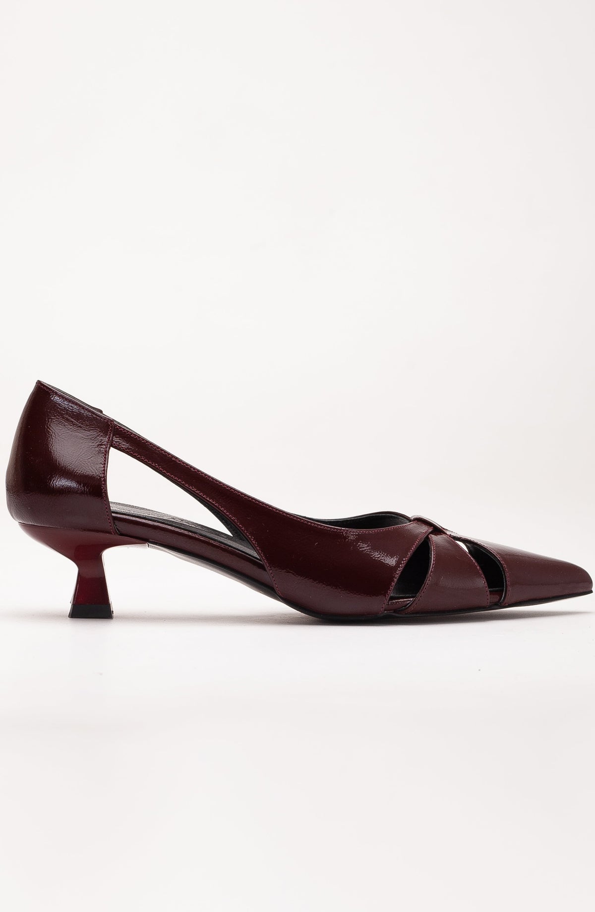 Sidal - Burgundy Patent Leather Pumps – side view showing leather, Vowalisse