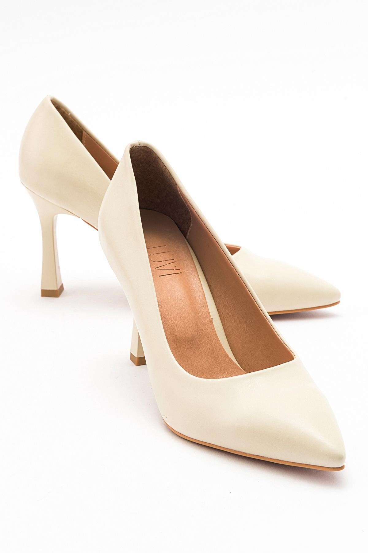Forest Cream Beige Pointed Toe Pump – front three-quarter view showing leather, Vowalisse