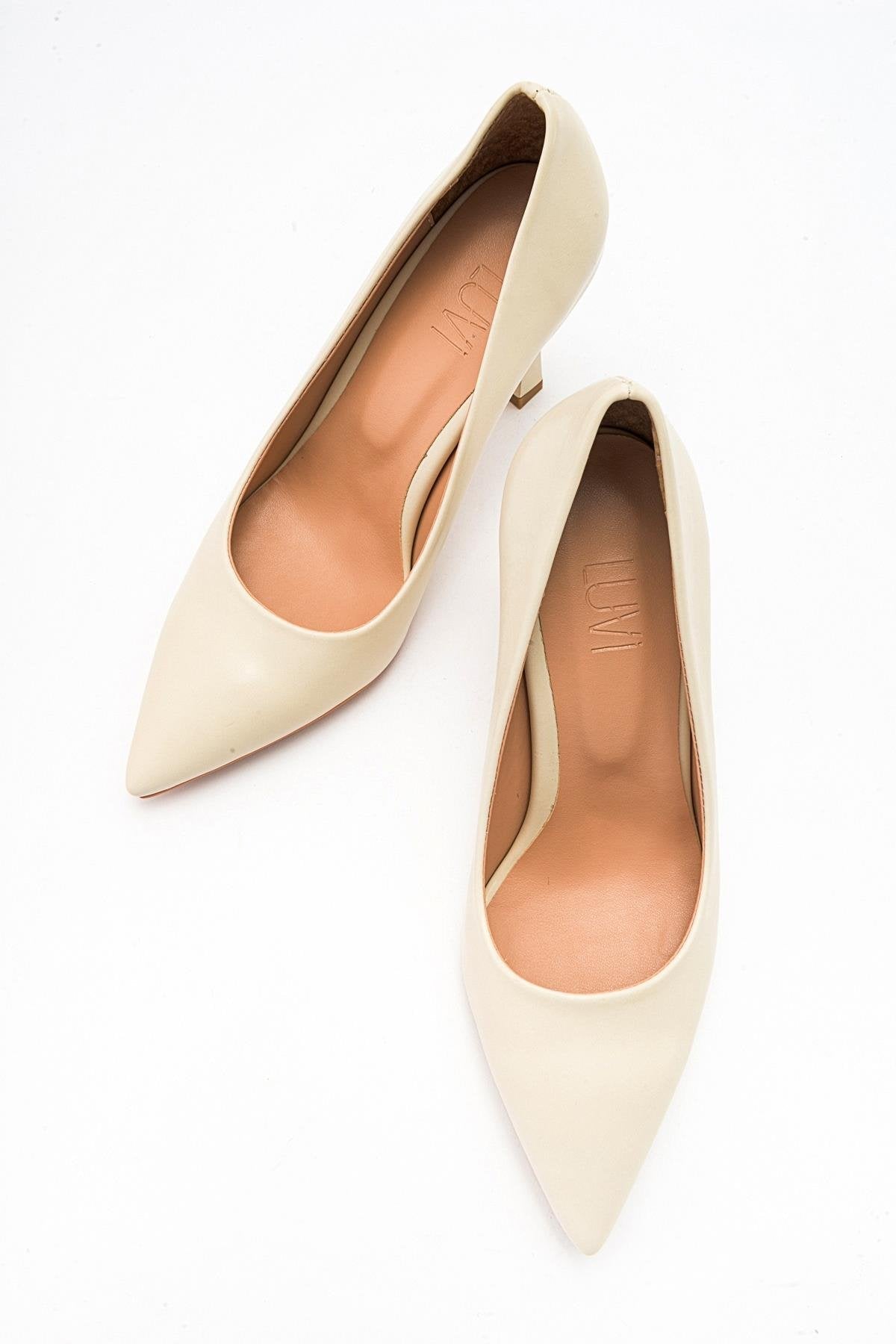 Forest Cream Beige Pointed Toe Pump – detail view showing leather, Vowalisse