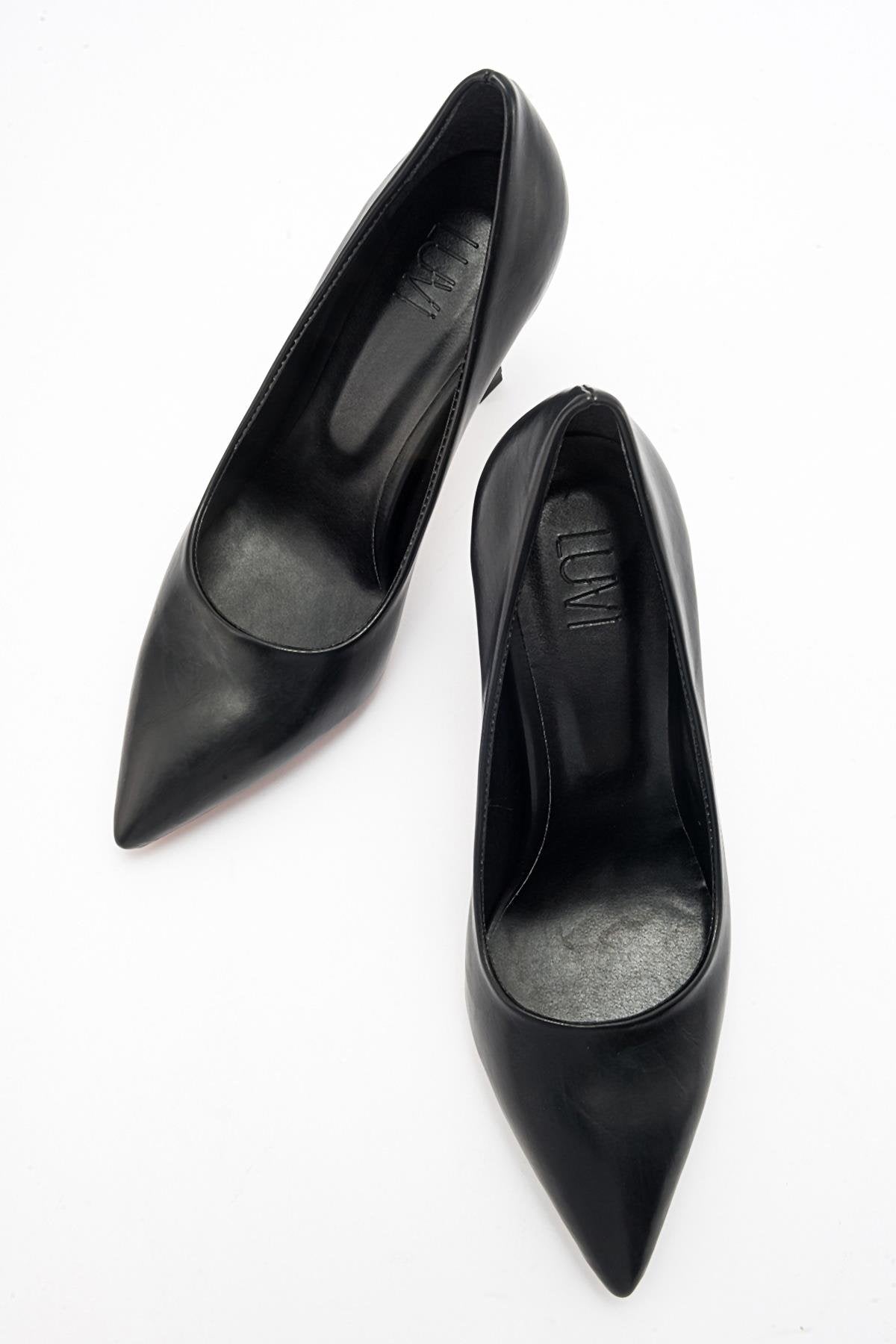 Forest Black Cilt Pointed Toe Pump – detail view showing leather, black, Vowalisse