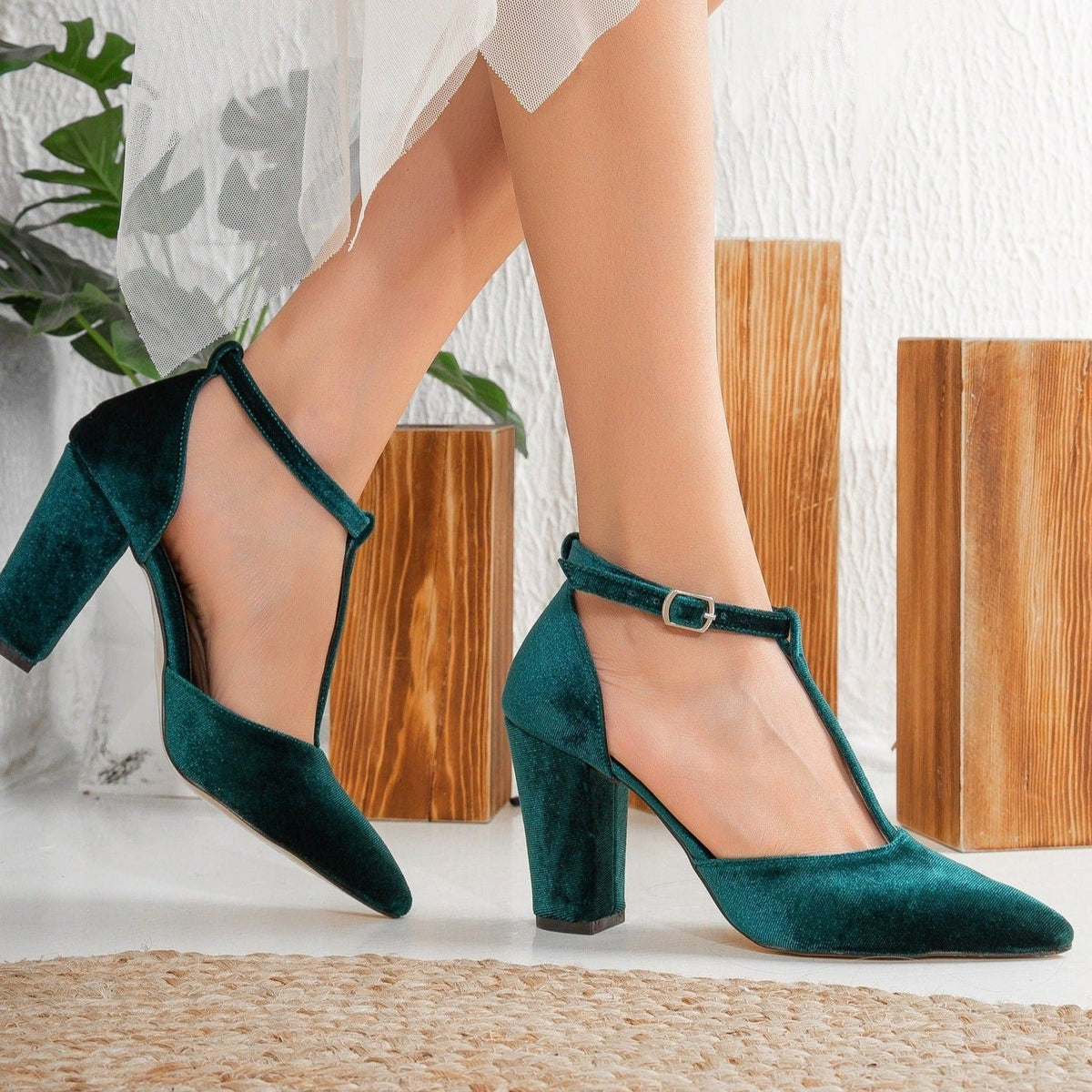 Angelique - Emerald Green Velvet Heels – side view showing velvet, green, Vowalisse