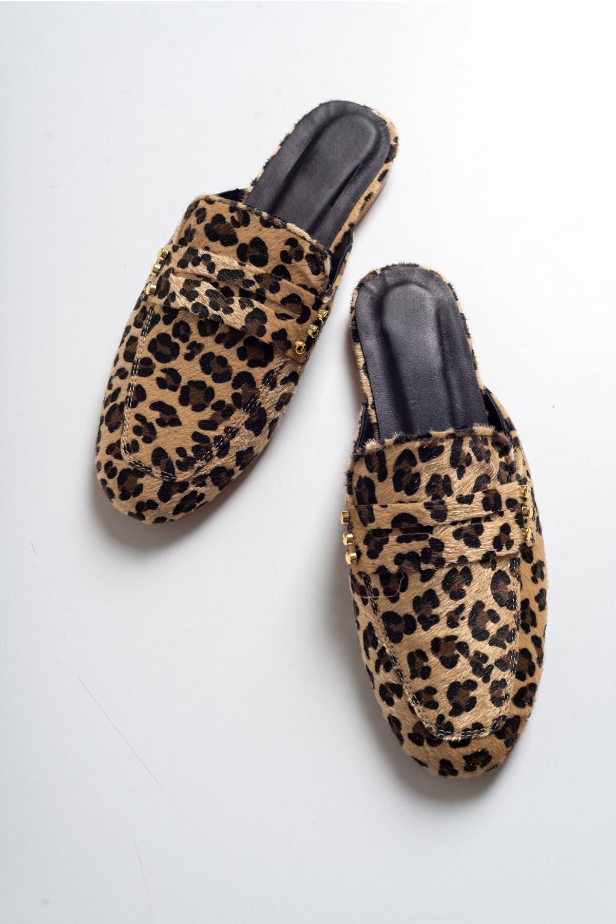 Eleonora - Leopard Print Leather Clogs – heel view showing leather, Vowalisse