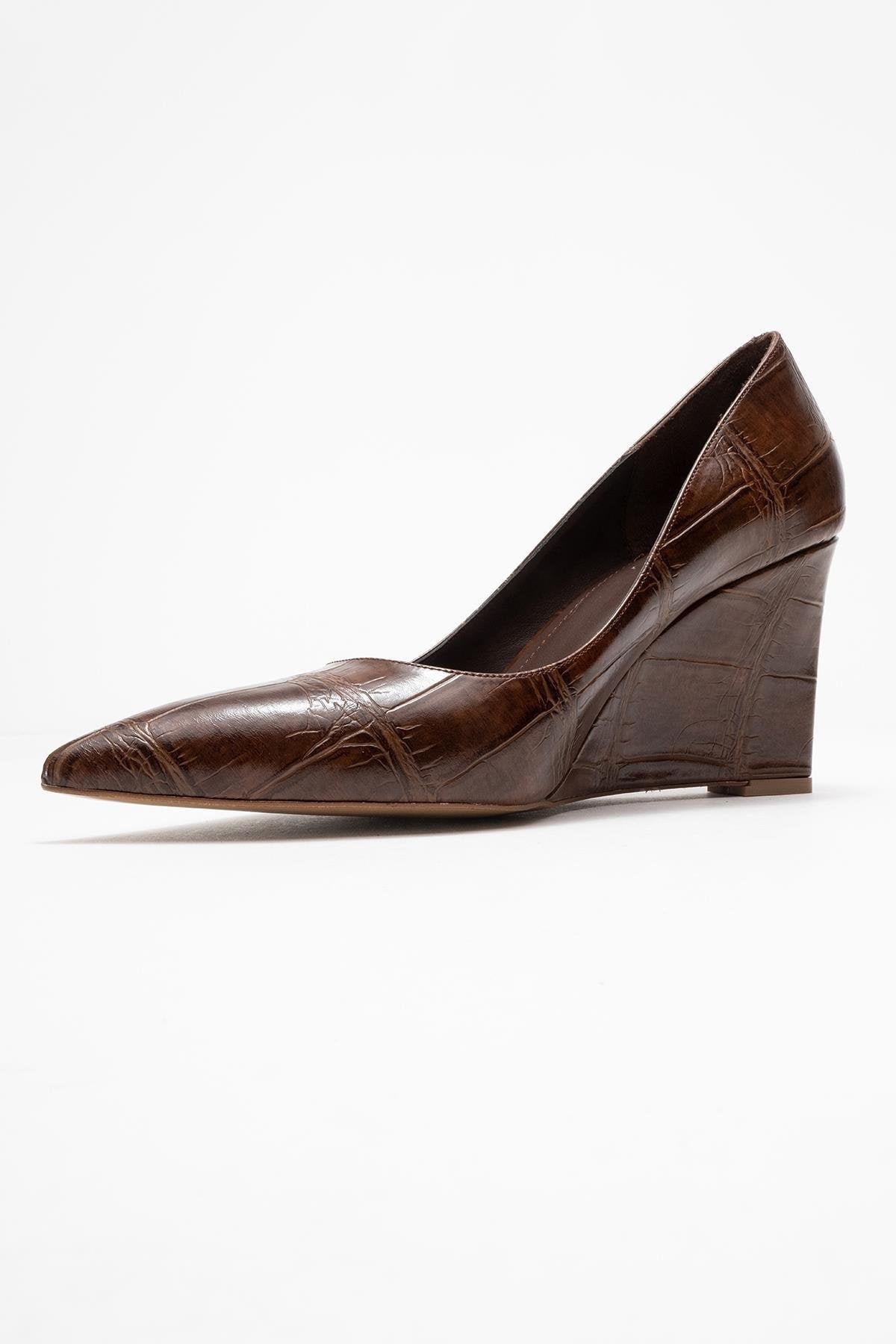 Puera - Tan Croc-Print Pointed Toe Platform Heel Shoe – heel view showing leather, Vowalisse