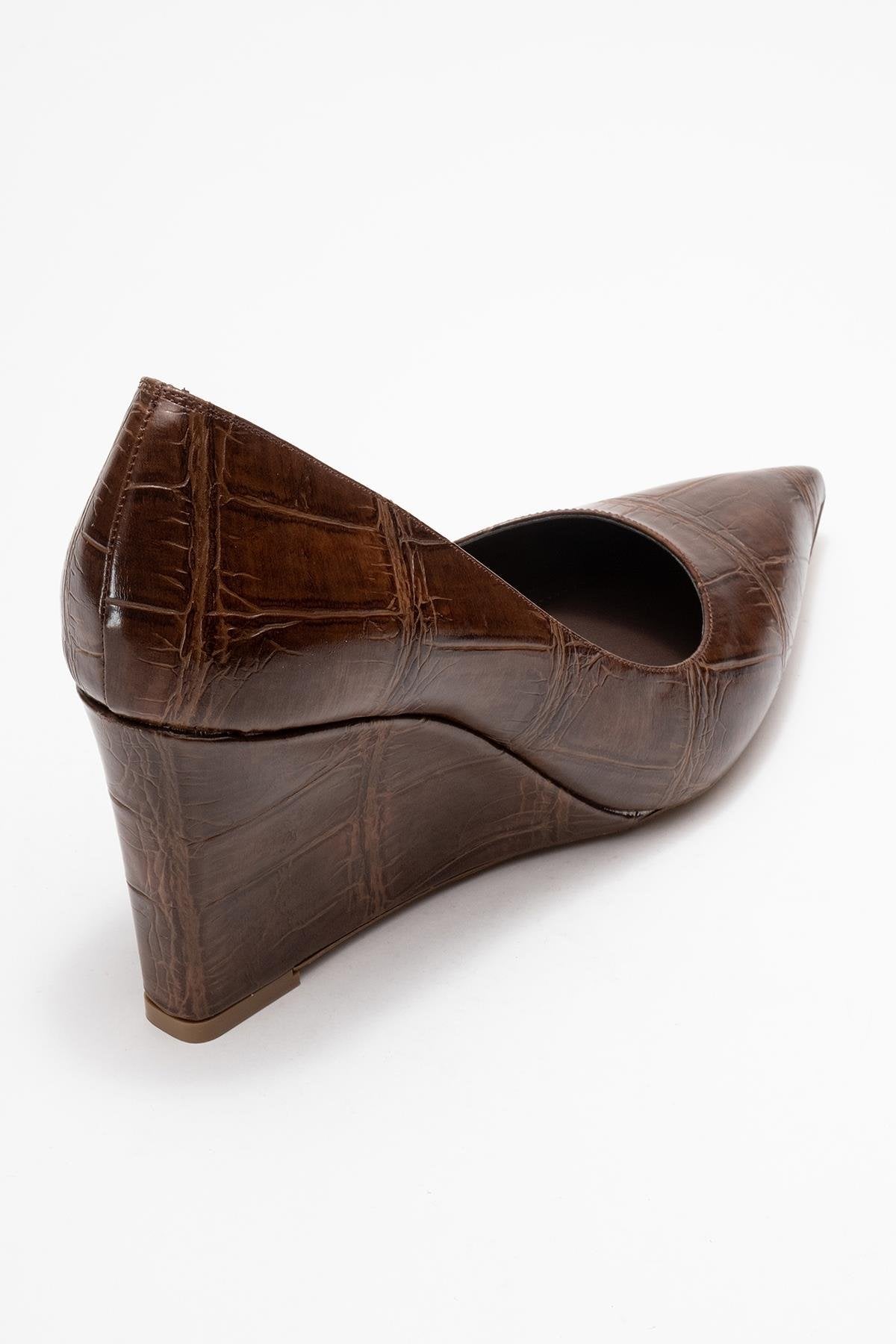 Puera - Tan Croc-Print Pointed Toe Platform Heel Shoe – back view showing leather, Vowalisse