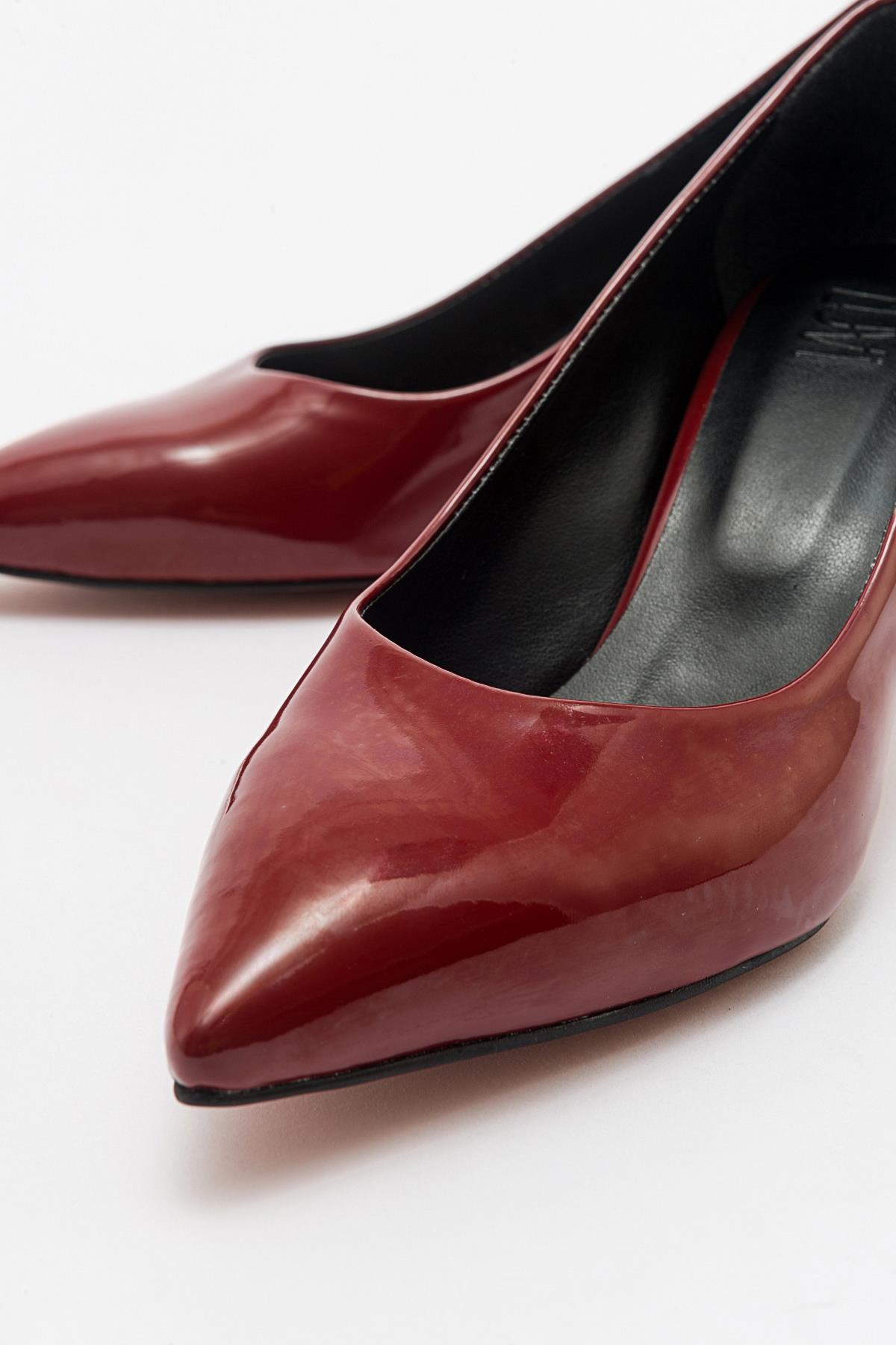 Pedra - Burgundy Patent Heeled Shoe – back view showing leather, Vowalisse