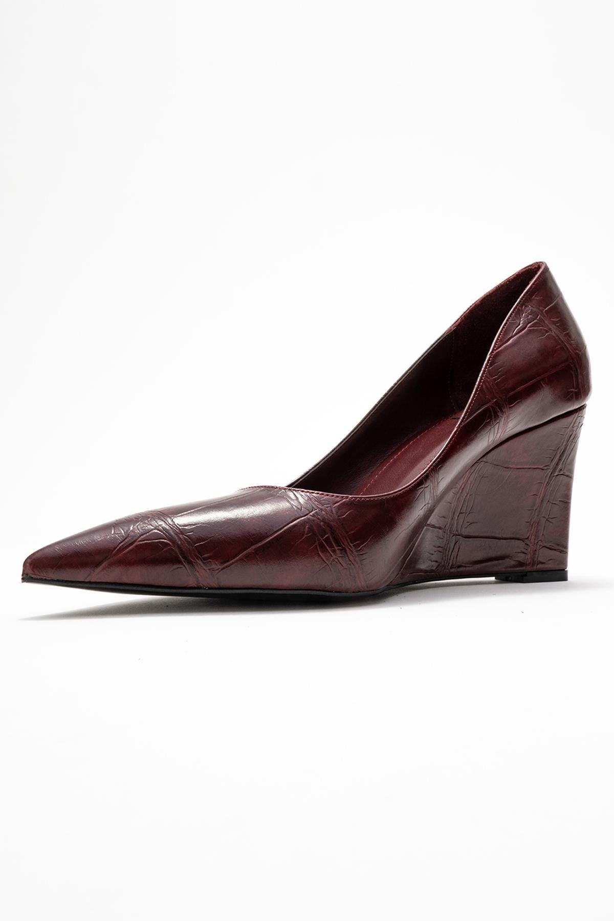 Puera - Burgundy Printed Pointed Toe Wedge Heel Shoe – heel view showing leather, Vowalisse