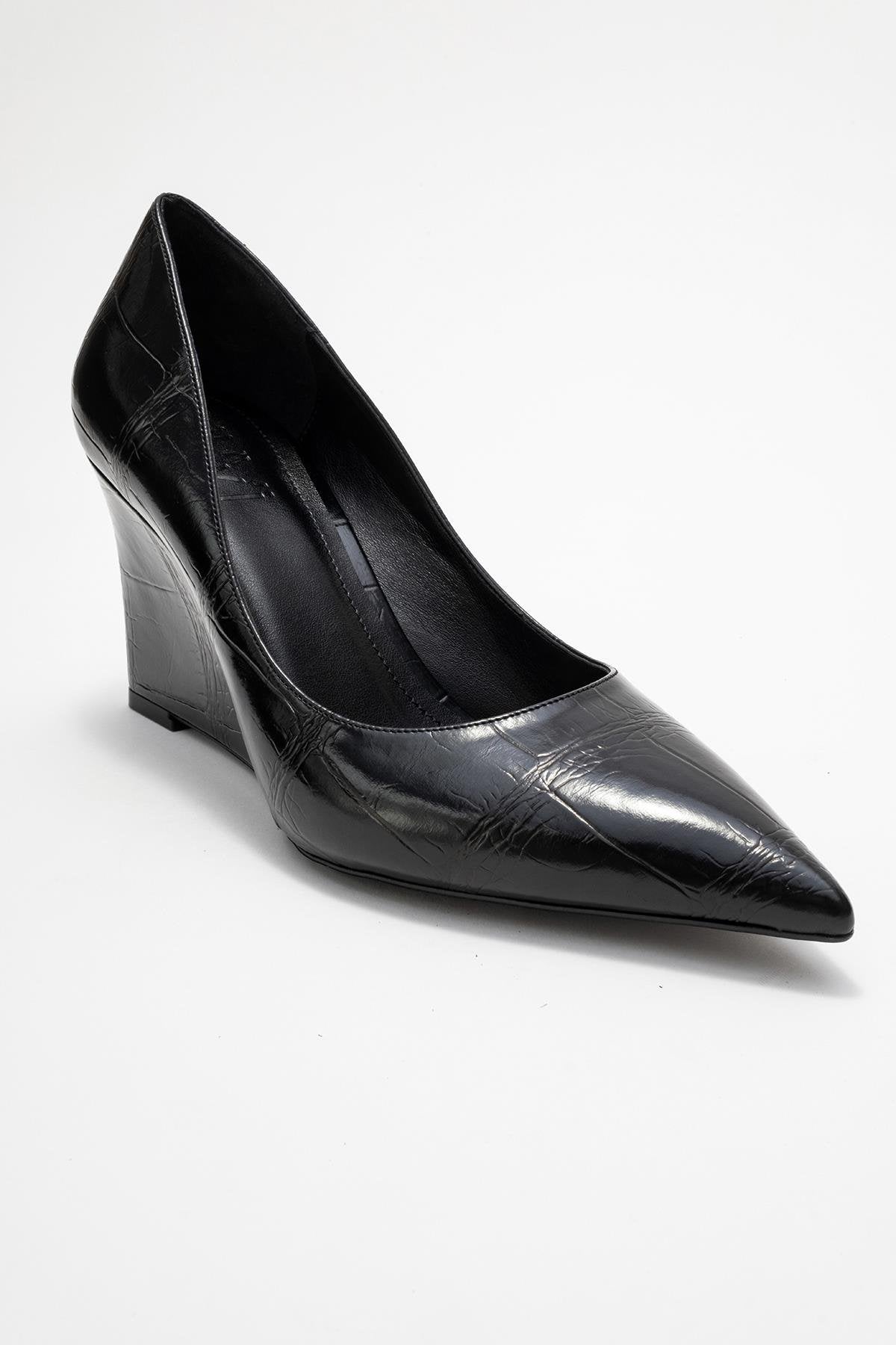 Puera - Black Printed Pointed Toe Wedge Heel Pump – detail view showing leather, black, Vowalisse