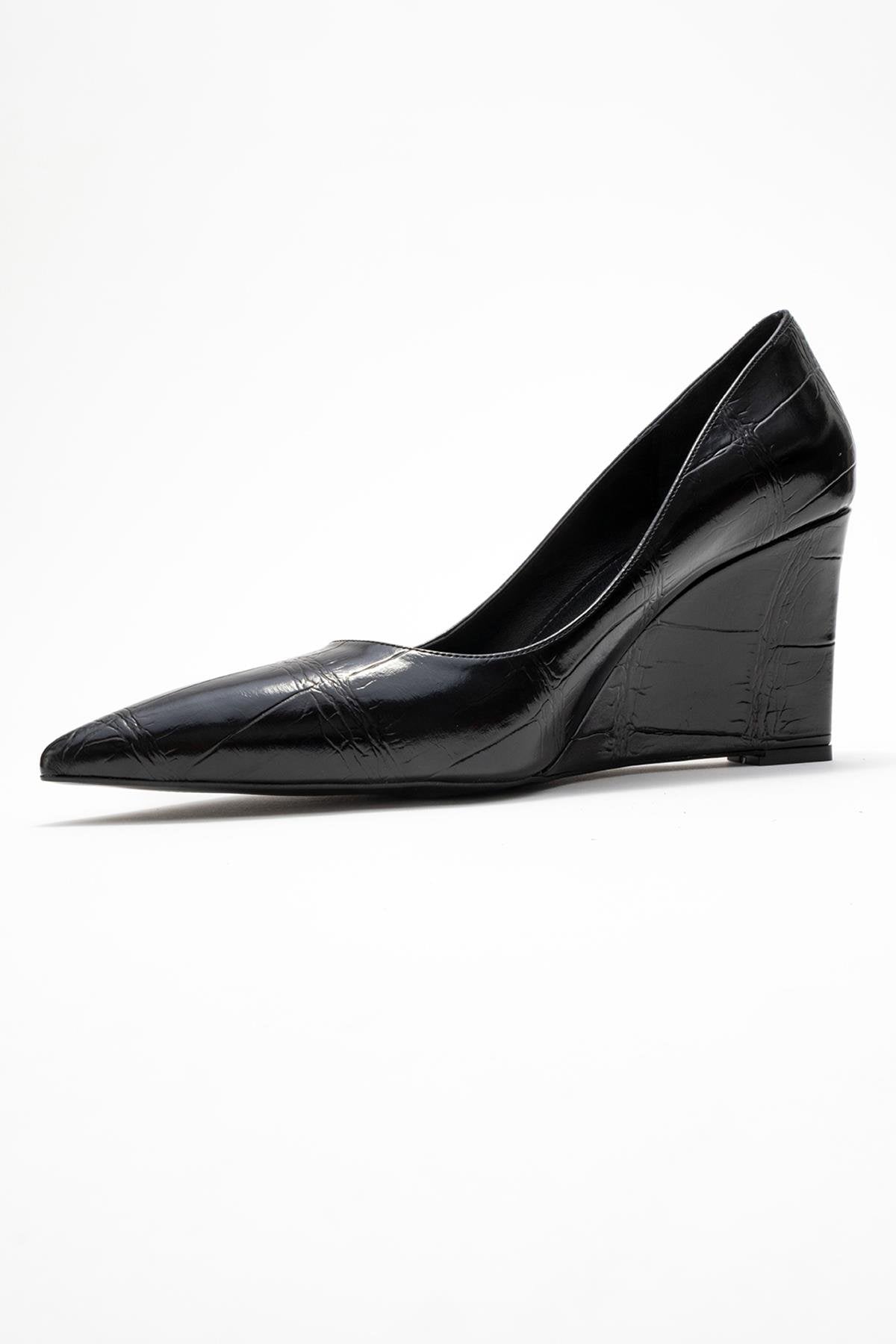 Puera - Black Printed Pointed Toe Wedge Heel Pump – heel view showing leather, black, Vowalisse