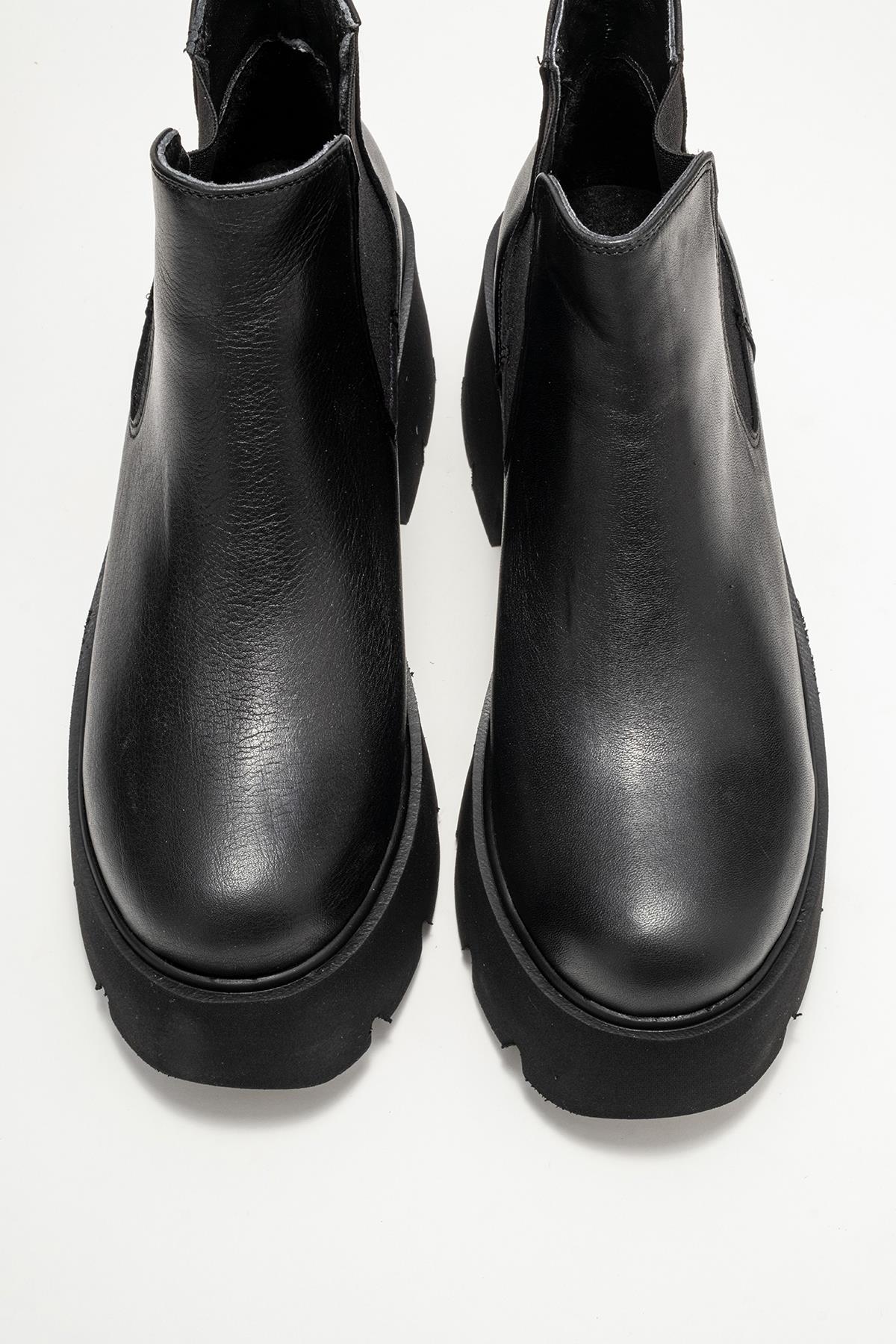 Clen - Black Genuine Leather Elastic-Panel Chunky Platform Boot – side view showing leather, black, Vowalisse