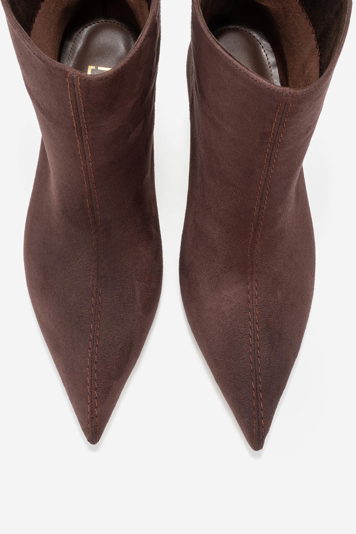 Brivelle - Brown Kitten Heel Pointed Toe Boot – side view showing suede, Vowalisse