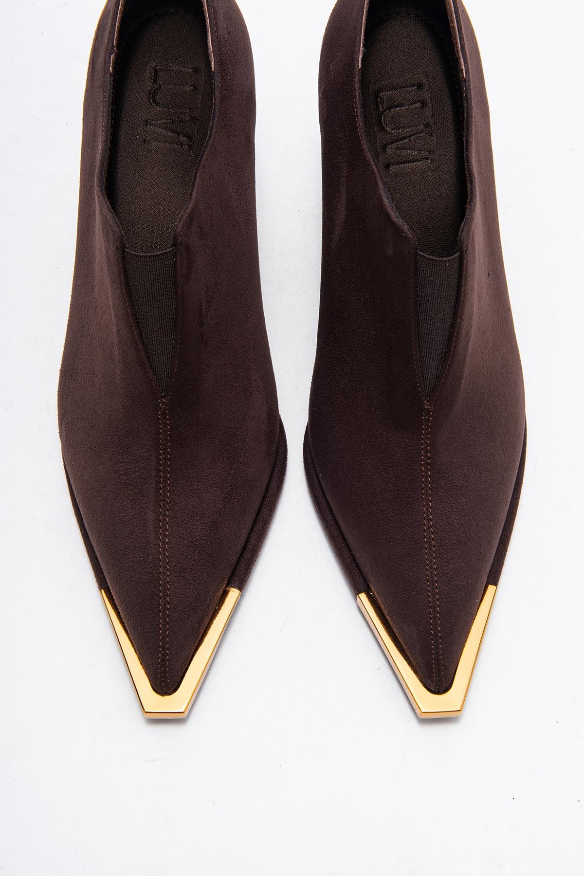 Niva - Brown Suede Gold-Detail Elastic Ankle-Heeled Shoe – side view showing suede, gold, Vowalisse
