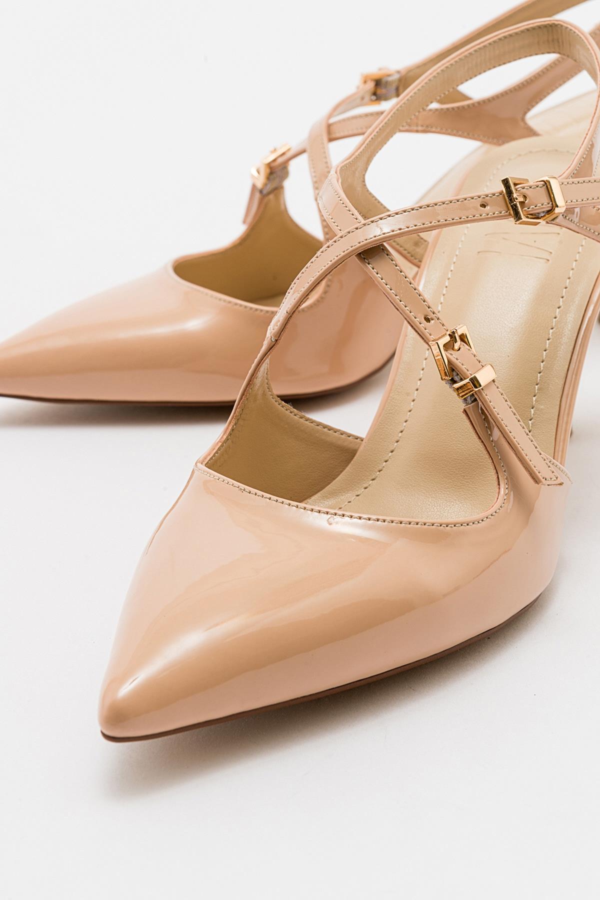 Coje - Beige Patent Pointed Toe Stiletto Pump – detail view showing leather, Vowalisse
