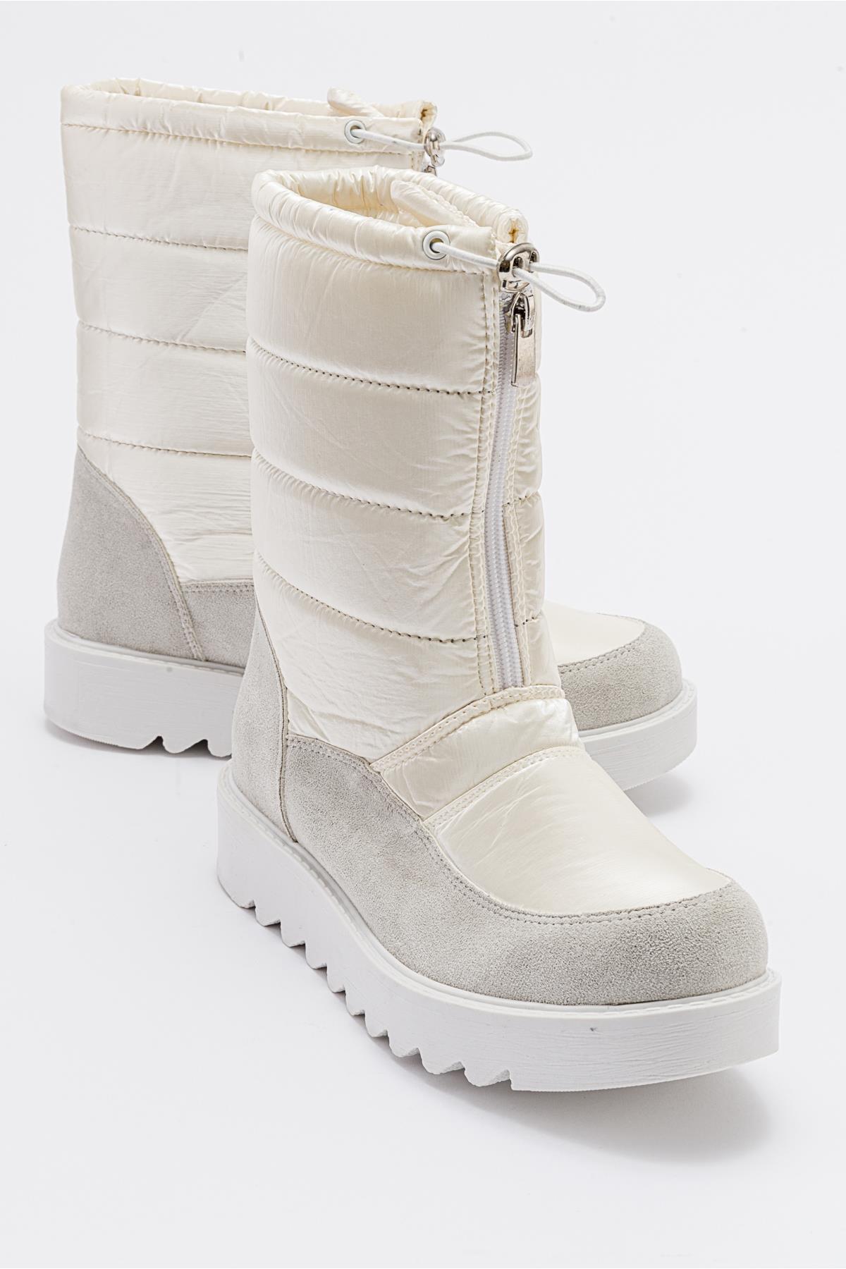 Vay - White Zip-Up Snow Boot – front three-quarter view showing leather, white, Vowalisse