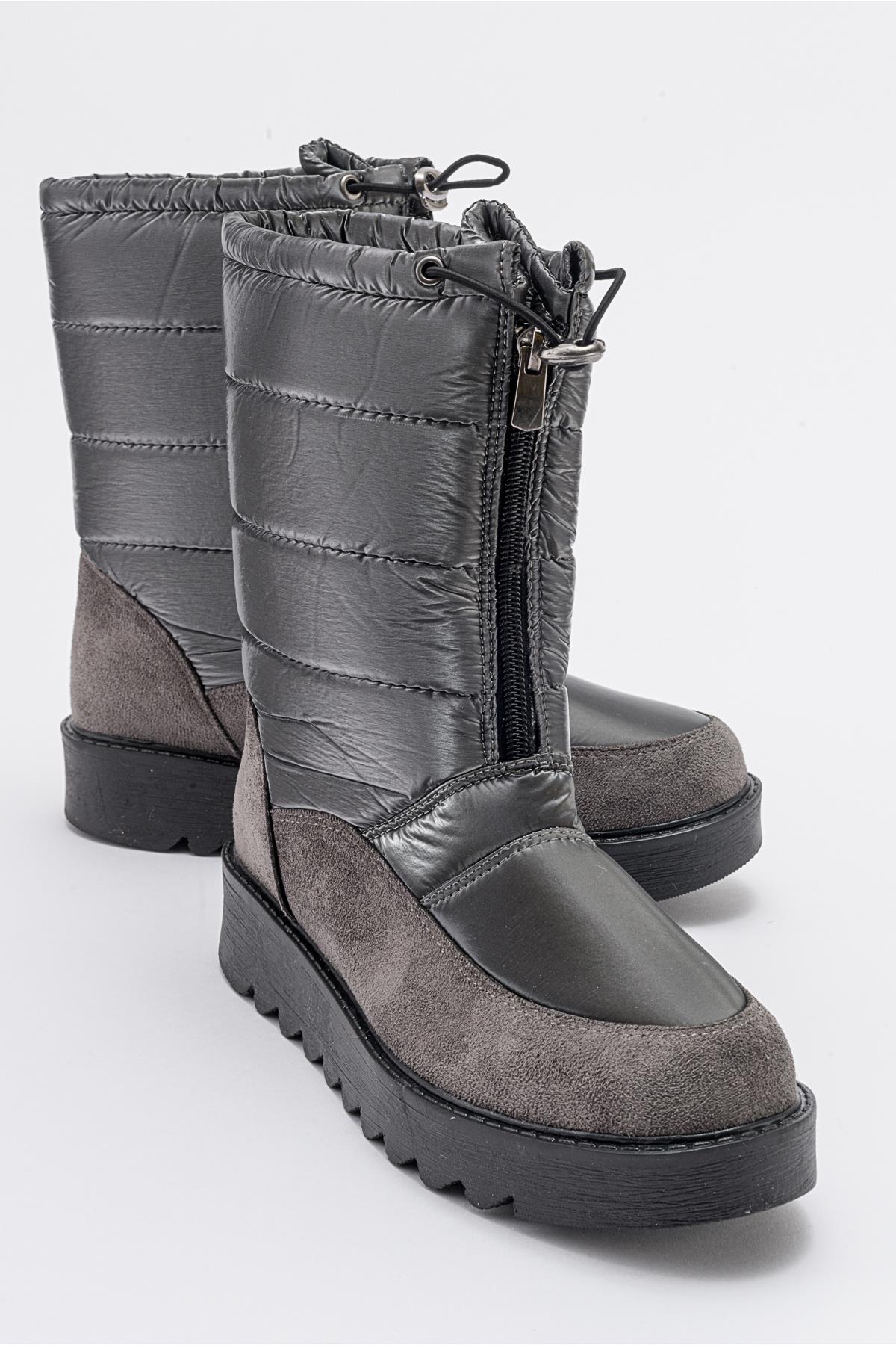 Vay - Platinum Zip-Up Snow Boot – front three-quarter view showing leather, Vowalisse