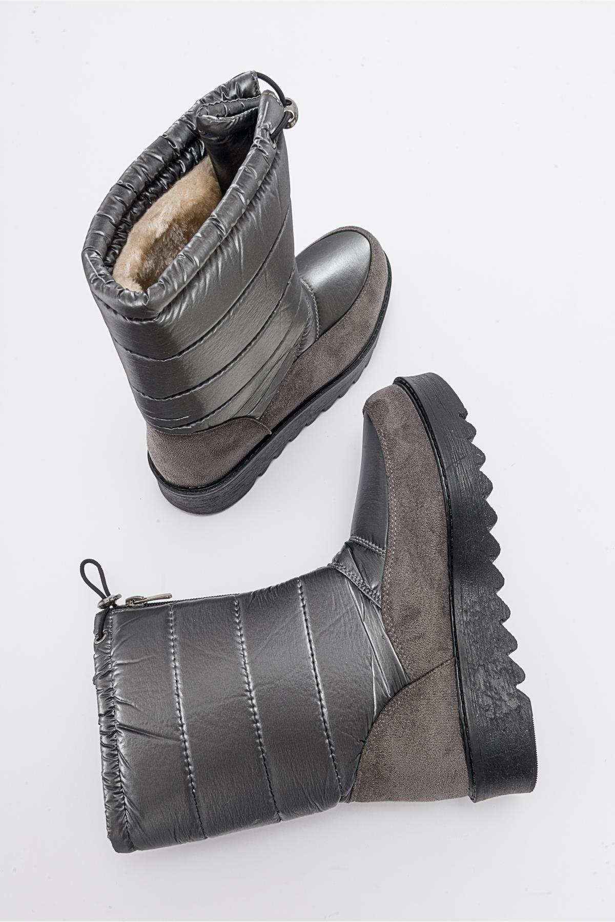 Vay - Platinum Zip-Up Snow Boot – side view showing leather, Vowalisse