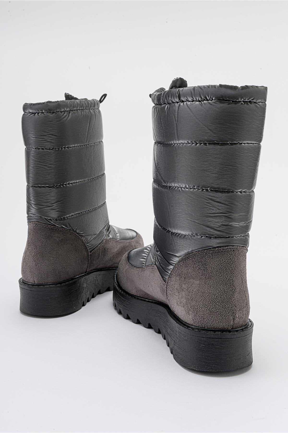 Vay - Platinum Zip-Up Snow Boot – heel view showing leather, Vowalisse