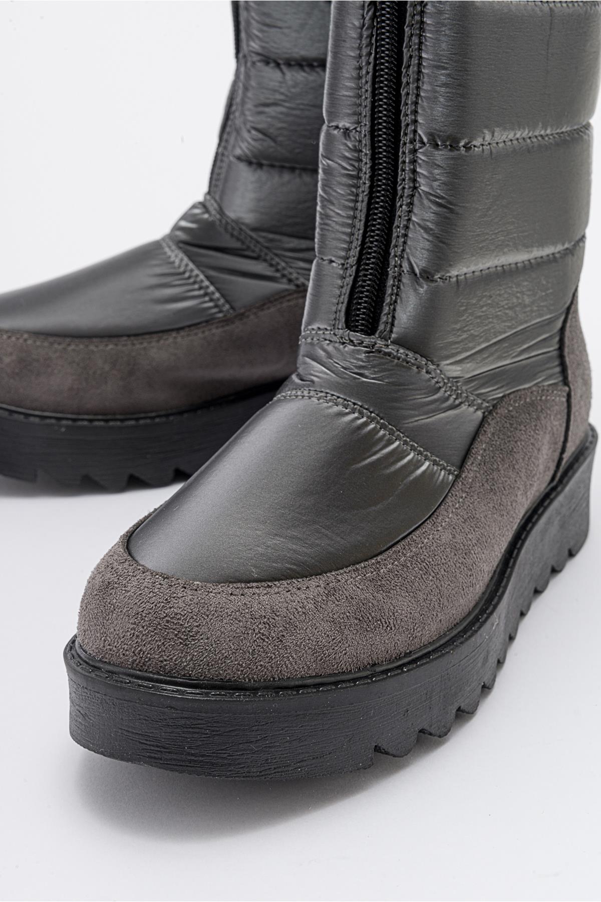 Vay - Platinum Zip-Up Snow Boot – back view showing leather, Vowalisse