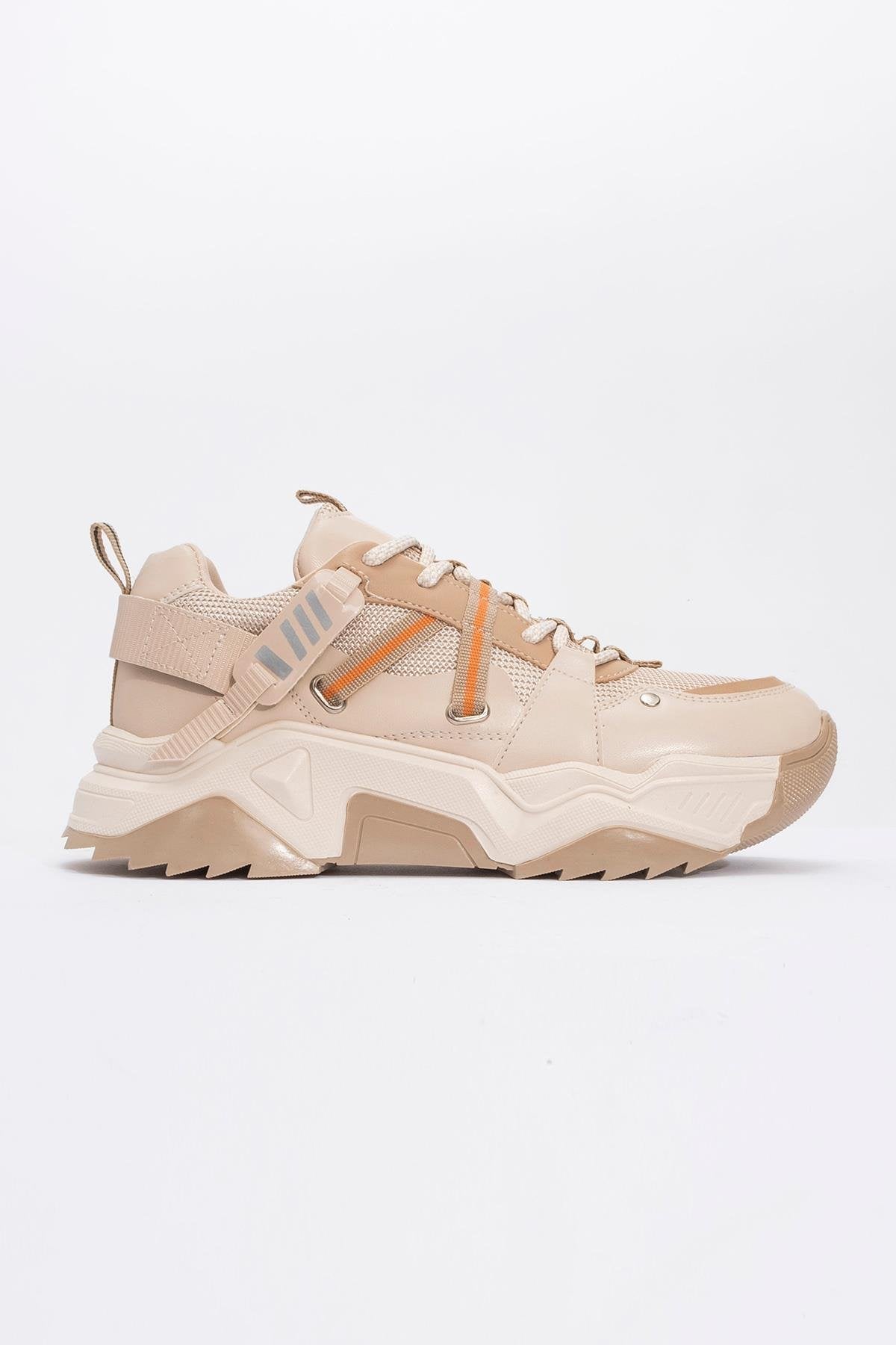 Maggie - Beige Sneakers – heel view showing leather, Vowalisse