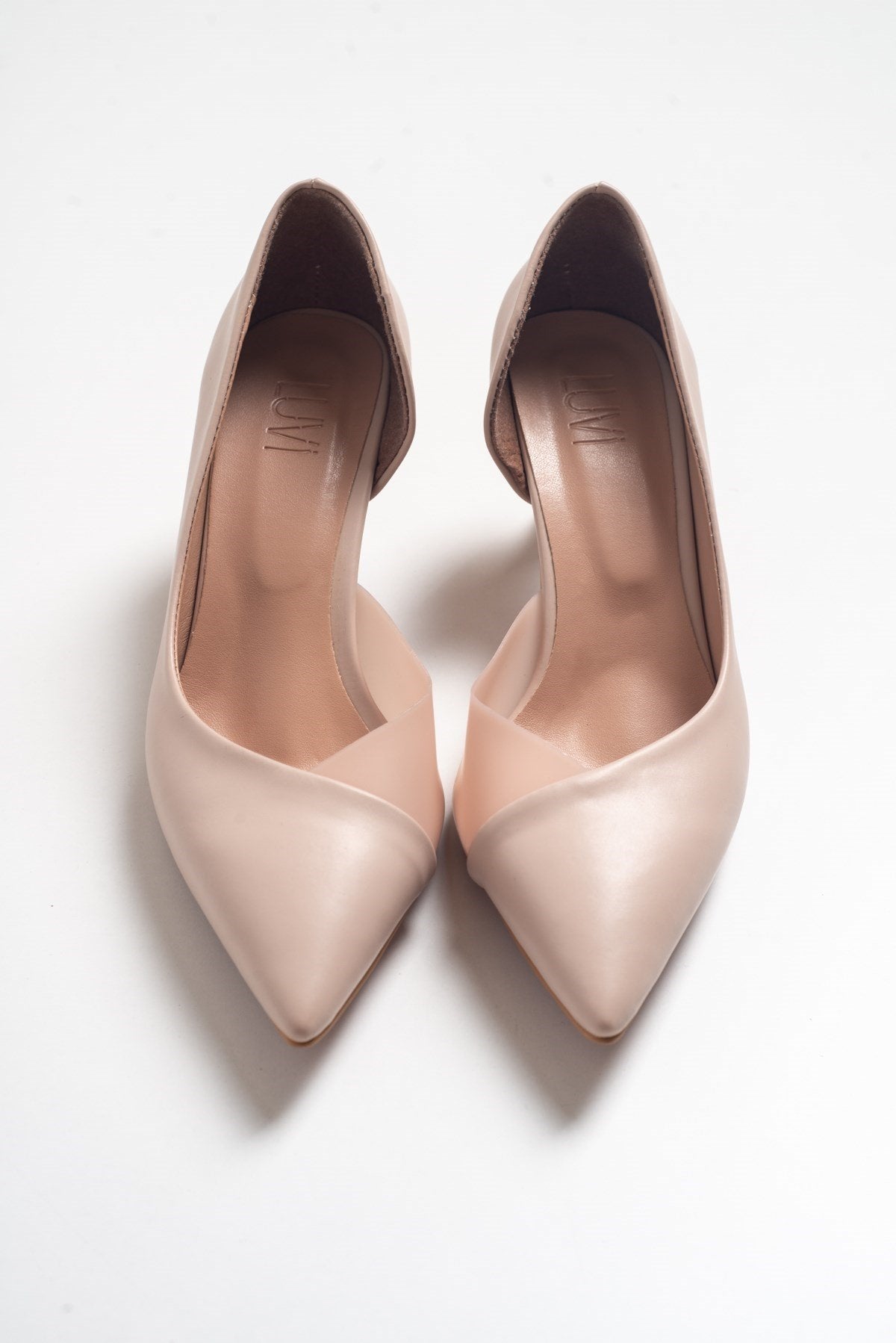 Vera Tan Pointed Toe Pump – side view showing leather, Vowalisse