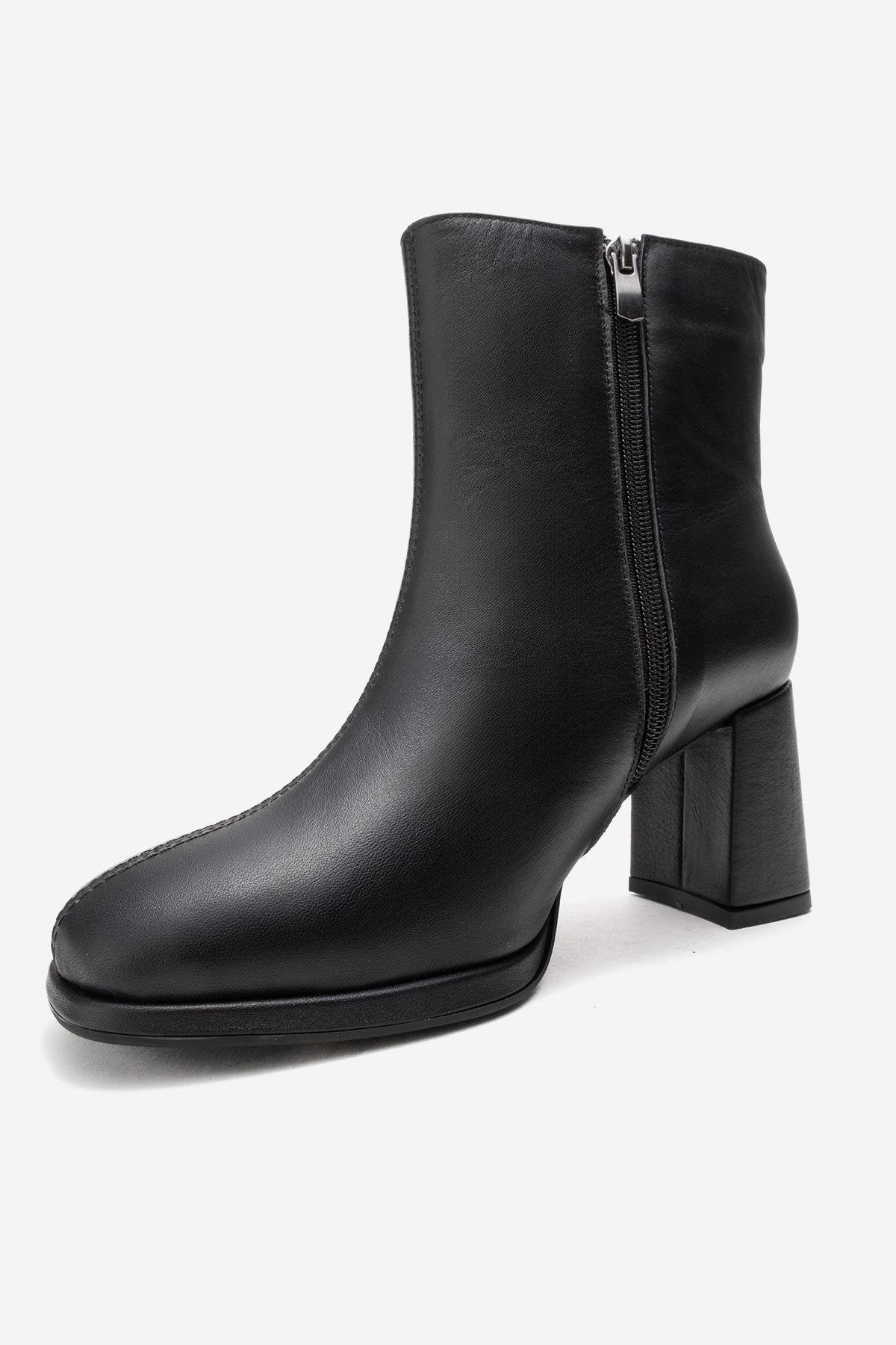 Napoli - Black Genuine Leather Block Heel Ankle Boot – heel view showing leather, black, Vowalisse