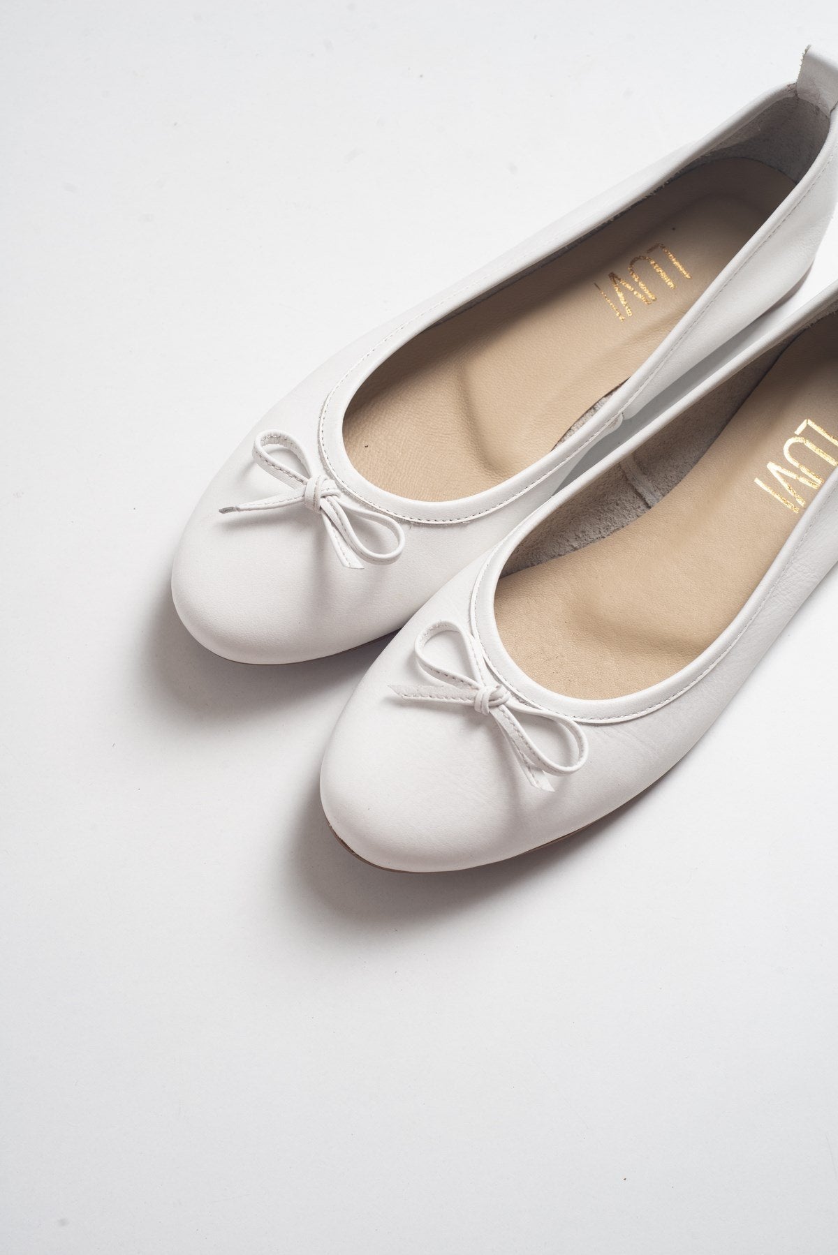 01 - White Genuine Leather Ballet Flat – front three-quarter view showing leather, white, Vowalisse