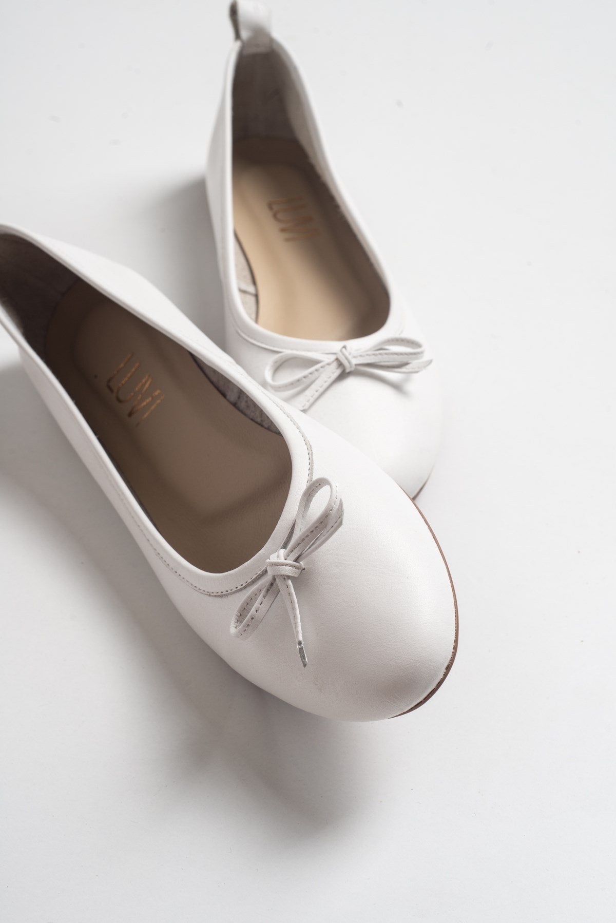 01 - White Genuine Leather Ballet Flat – side view showing leather, white, Vowalisse