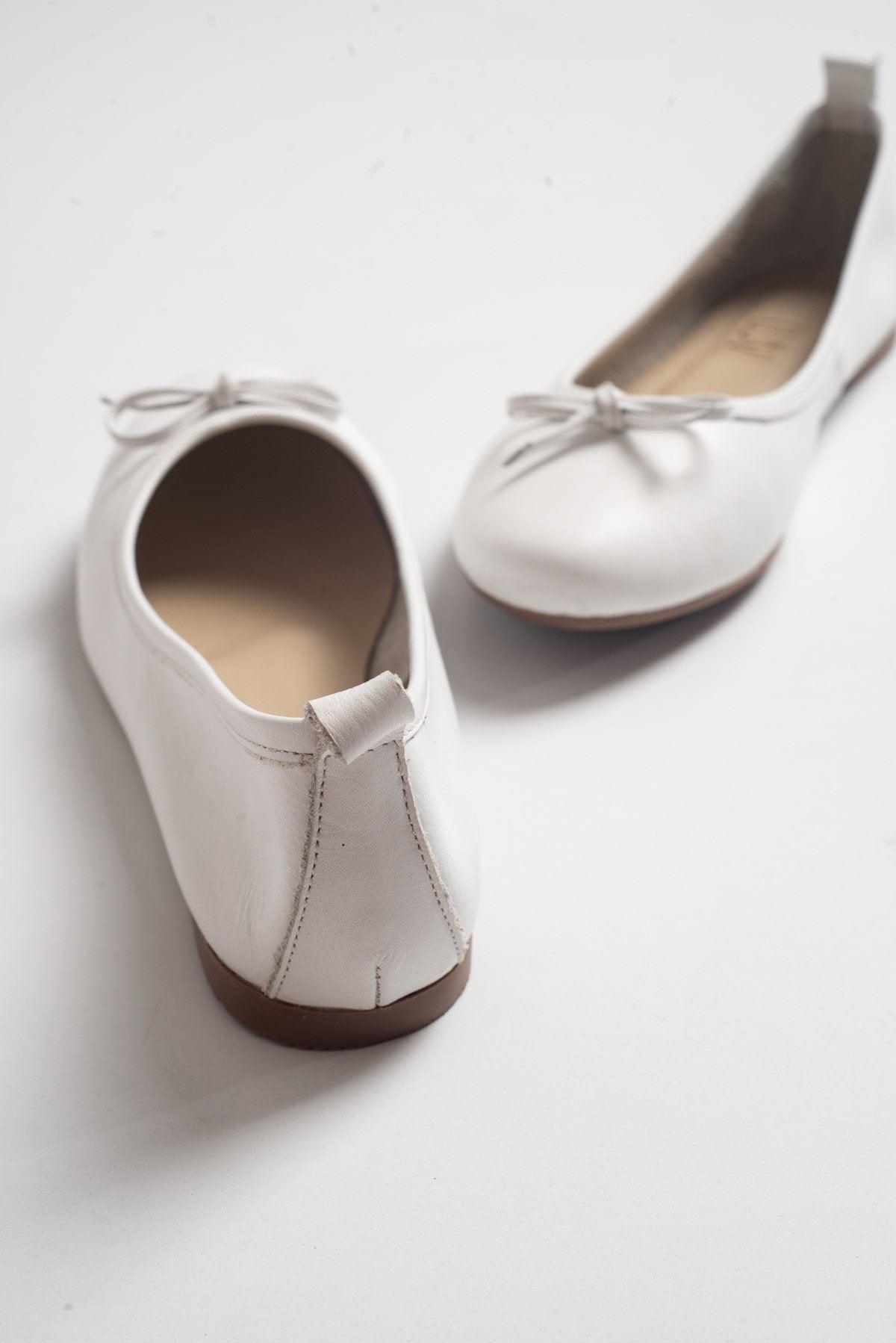 01 - White Genuine Leather Ballet Flat – heel view showing leather, white, Vowalisse