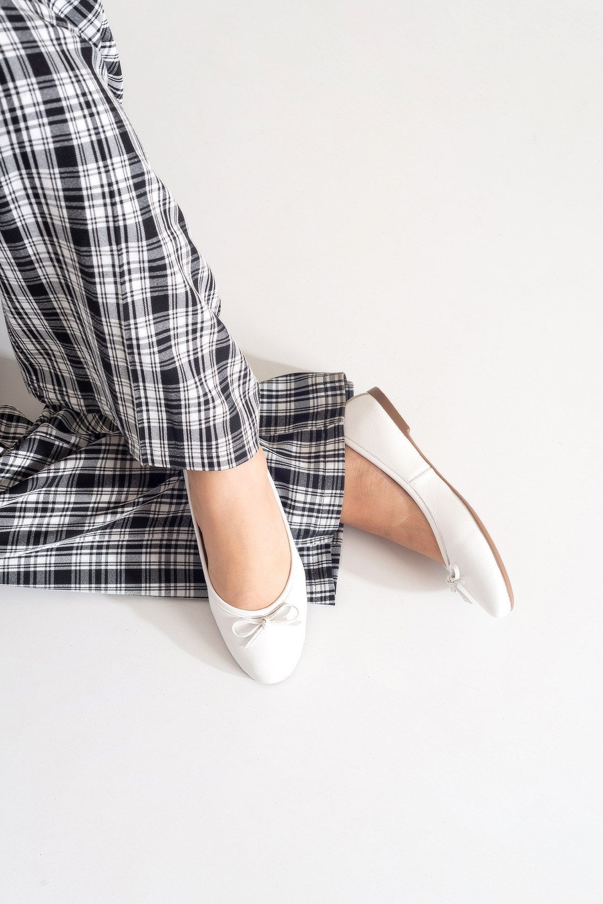 01 - White Genuine Leather Ballet Flat – top view showing leather, white, Vowalisse