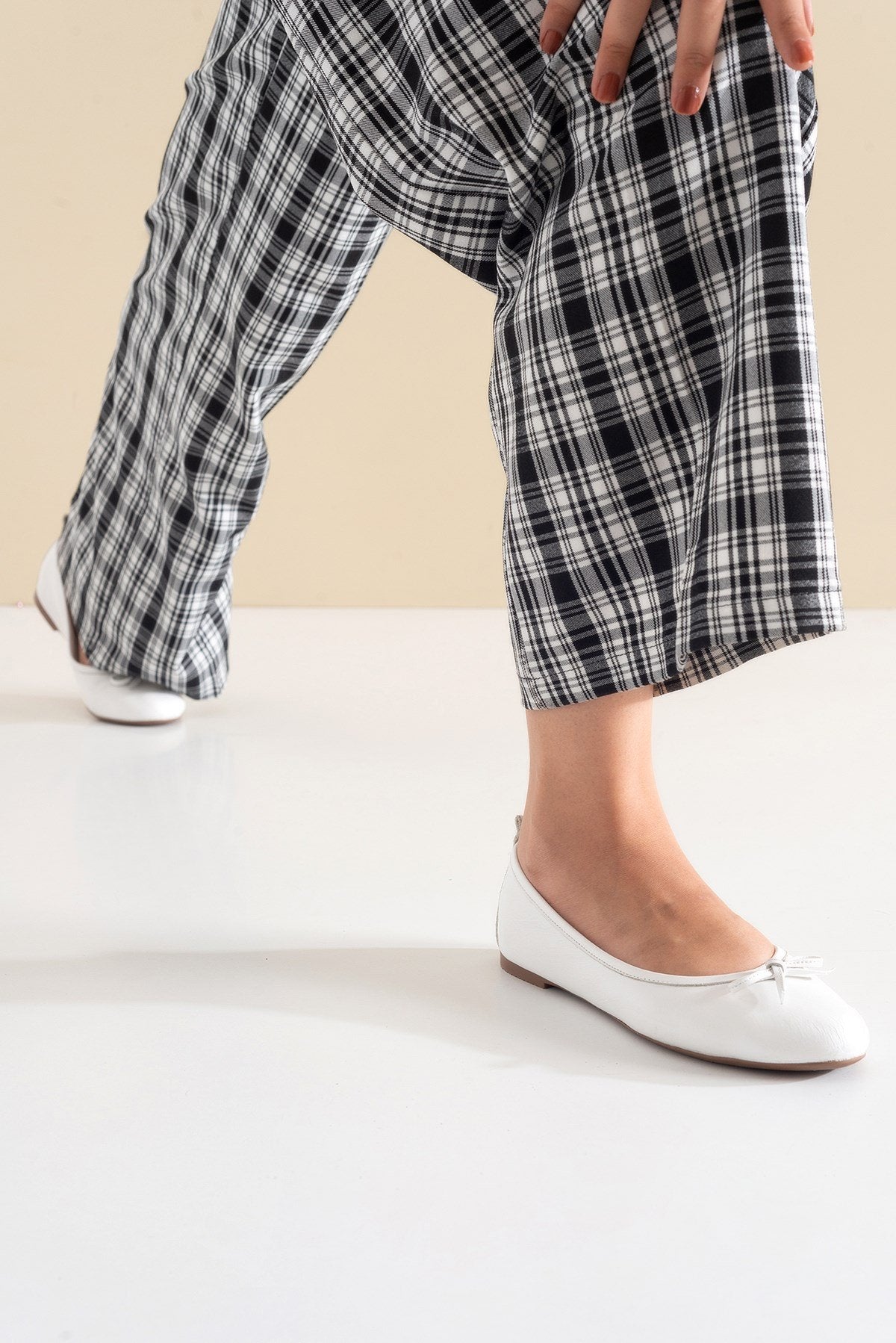 01 - White Genuine Leather Ballet Flat – sole view showing leather, white, Vowalisse