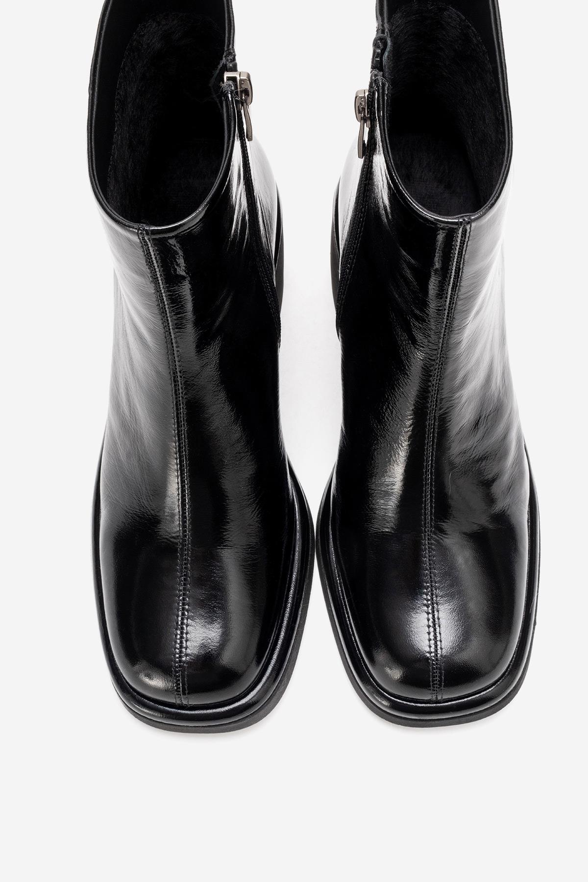 JUNAE - Black Genuine Leather Block Heel Boot – heel view showing leather, black, Vowalisse