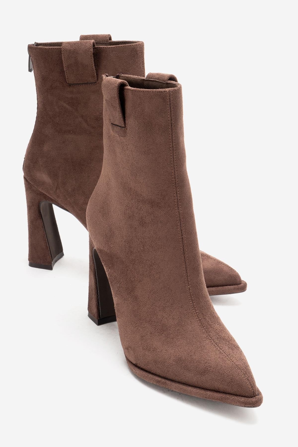 AJA - Brown Suede Block Heel Boot – heel view showing suede, Vowalisse