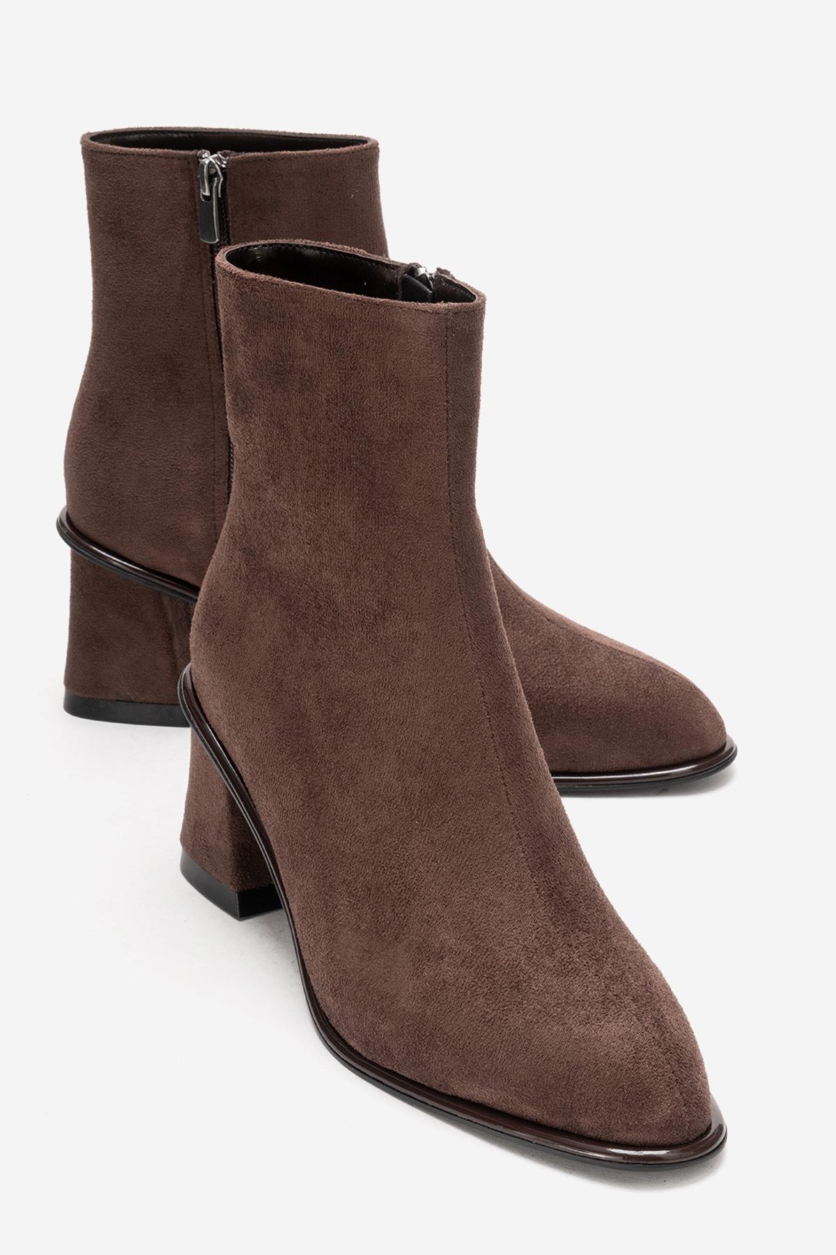 ALBA - Brown Suede Block Heel Boot – front three-quarter view showing suede, red, Vowalisse