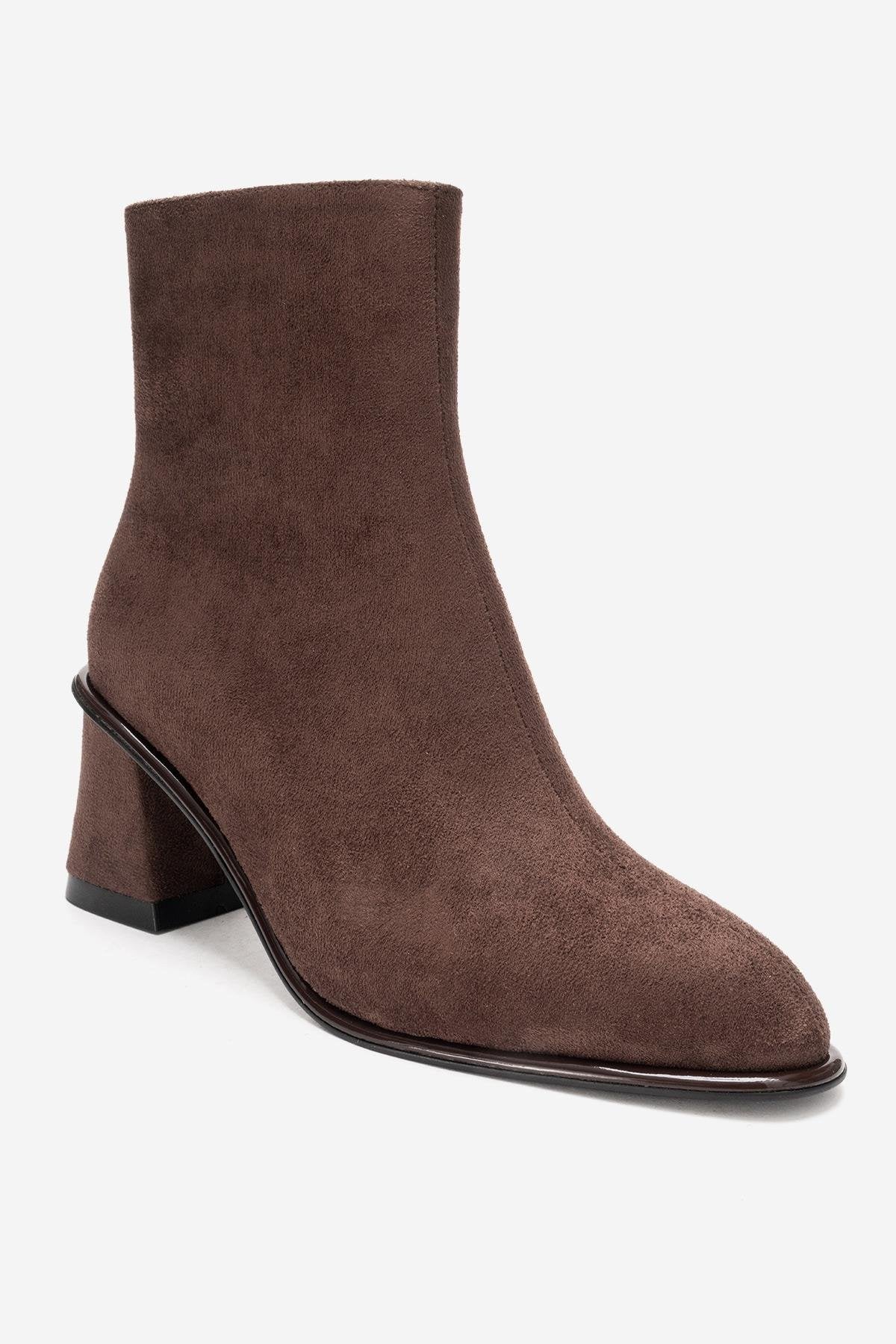 ALBA - Brown Suede Block Heel Boot – heel view showing suede, red, Vowalisse