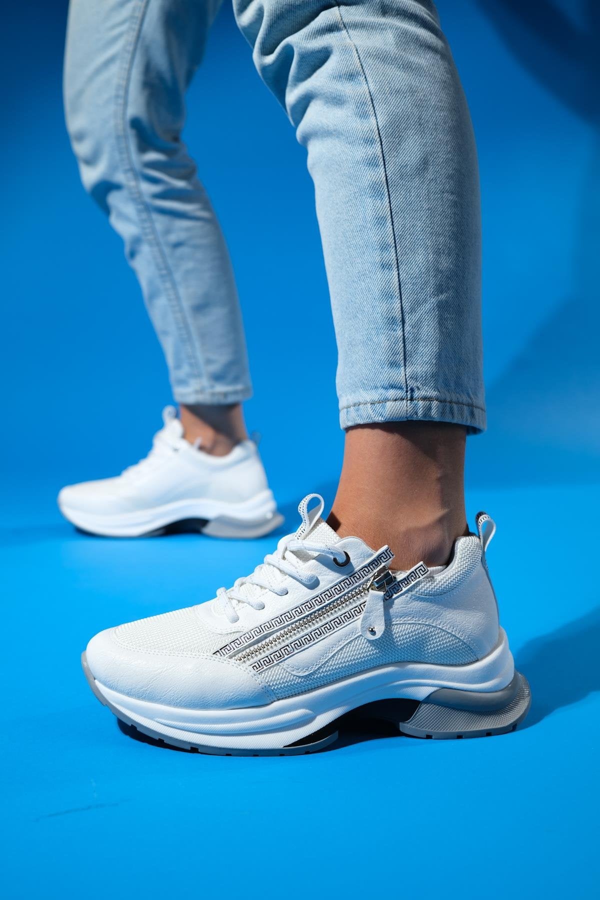 Oude - White Zip-Front Thick-Sole Sport Sneaker – heel view showing leather, white, Vowalisse