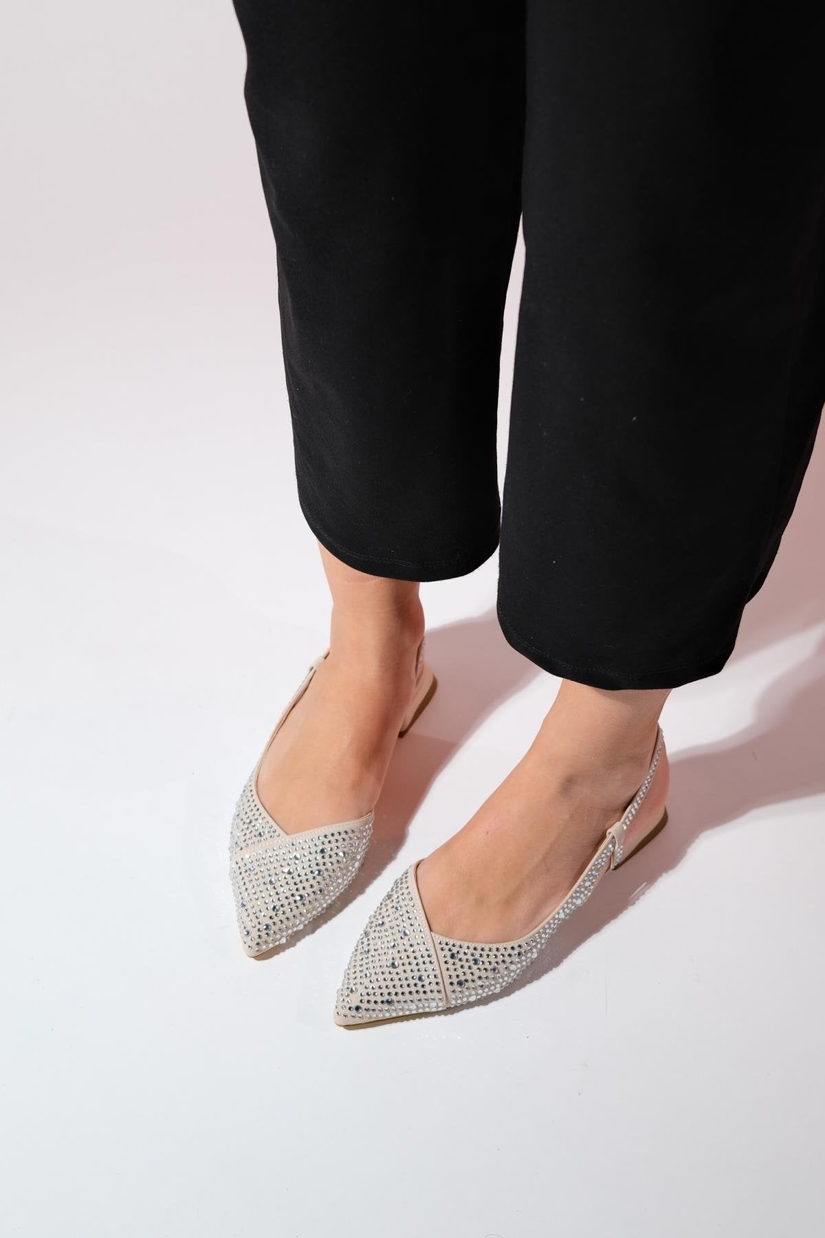 Joker - Beige Pointed-Toe Sandal – side view showing leather, Vowalisse