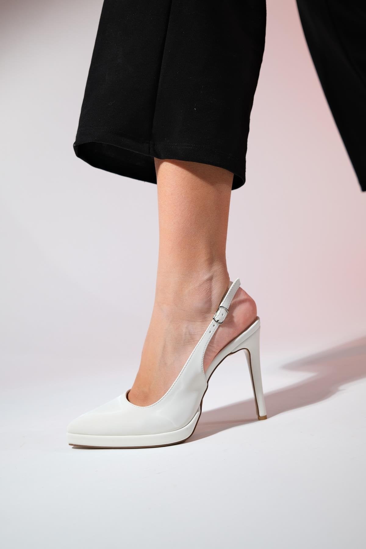 Santa - Ecru Platform Heel Pointed Toe Shoe – heel view showing leather, Vowalisse