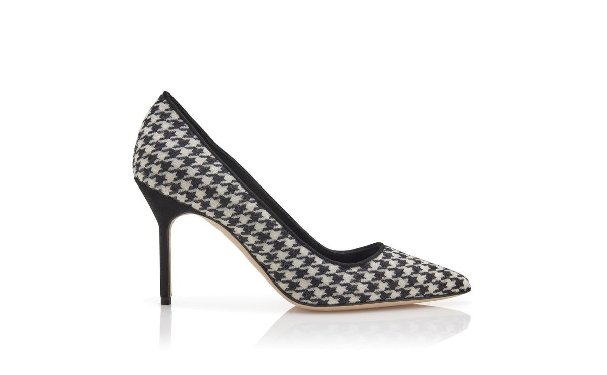 Adriana Rose Black Pointed Toe Pumps – side profile showing black pointed toe, Vowalisse