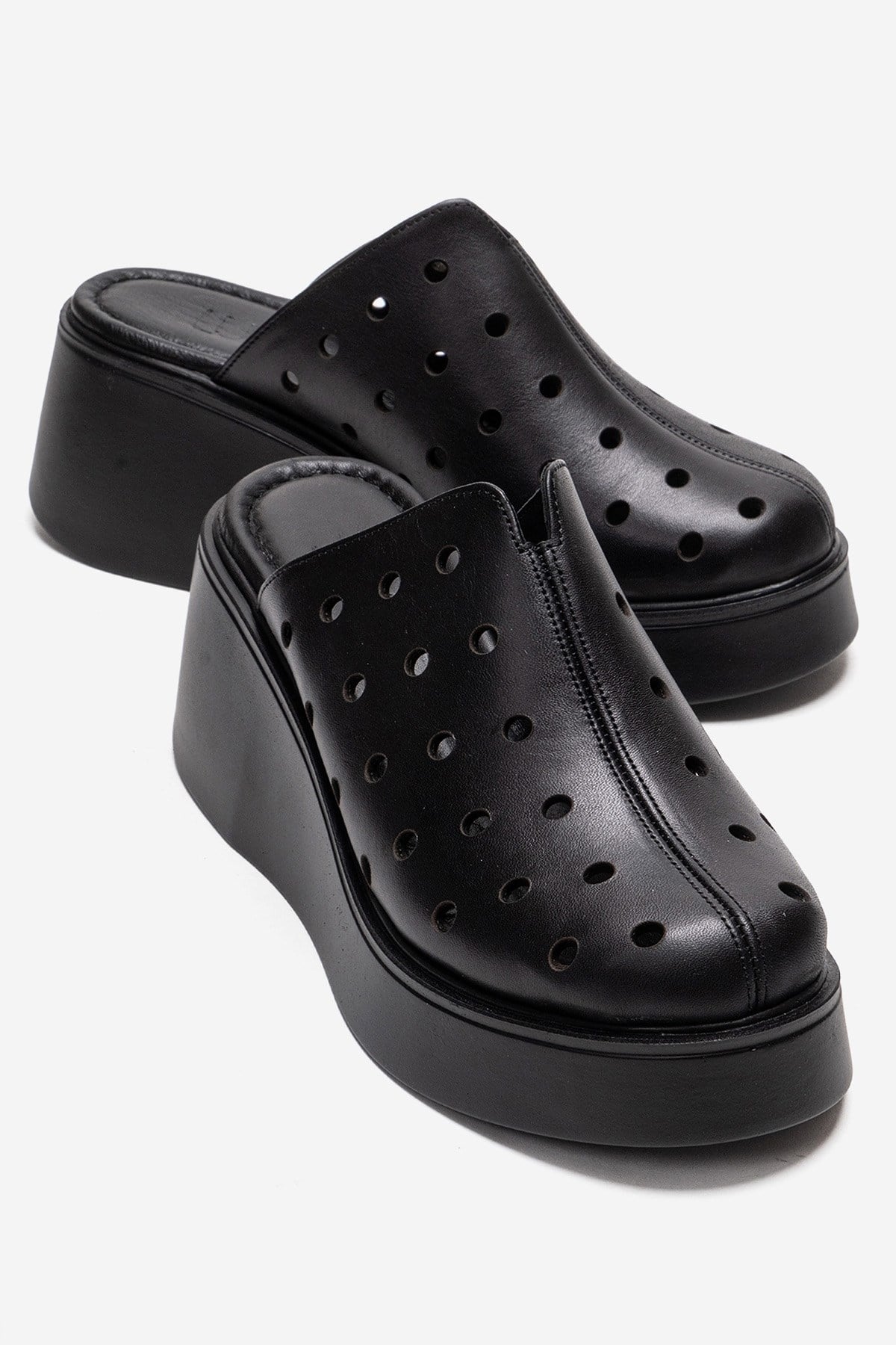 NIVES - Black Genuine Leather Platform Mule – front three-quarter view showing leather, black, Vowalisse