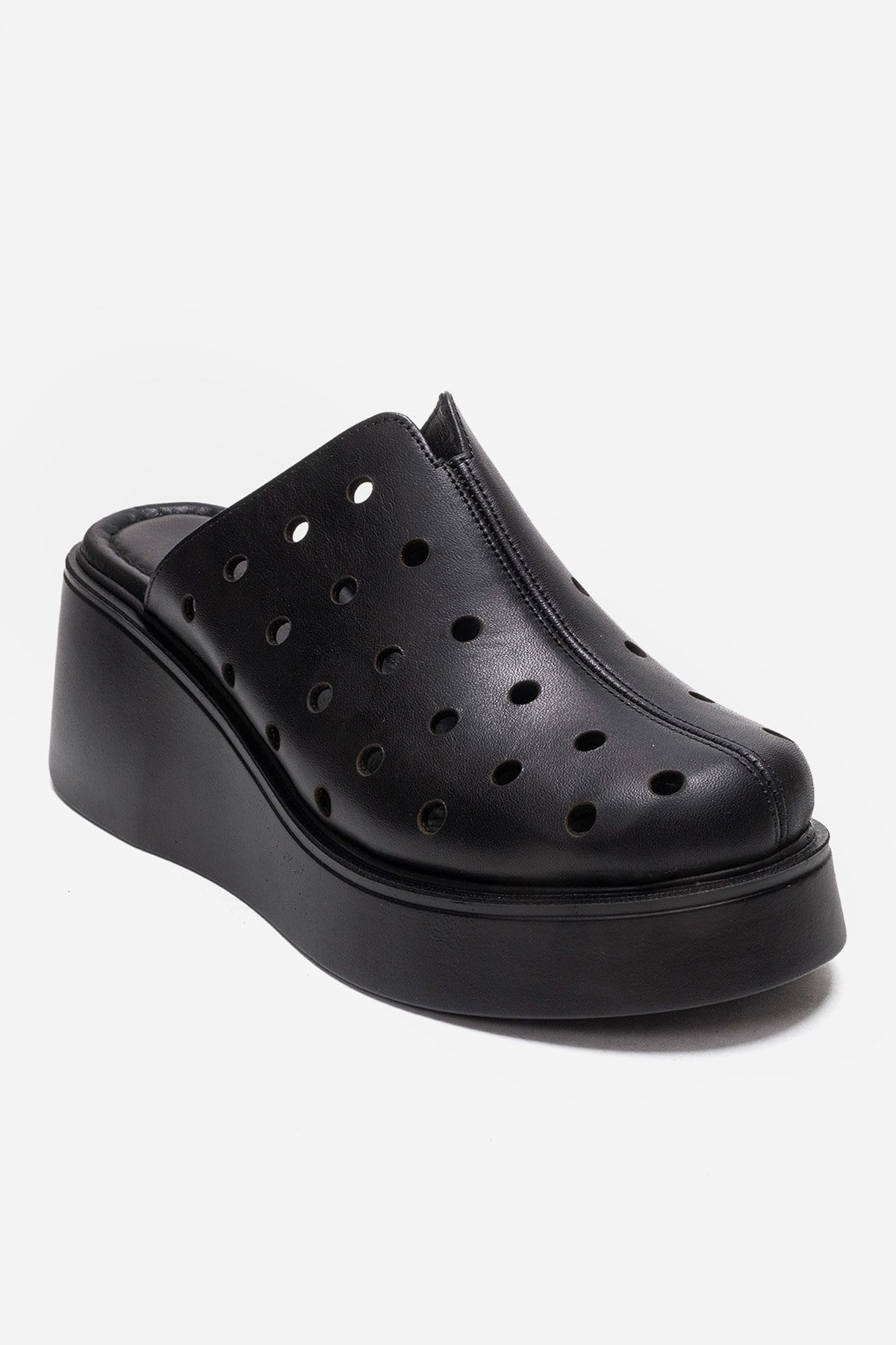 NIVES - Black Genuine Leather Platform Mule – detail view showing leather, black, Vowalisse