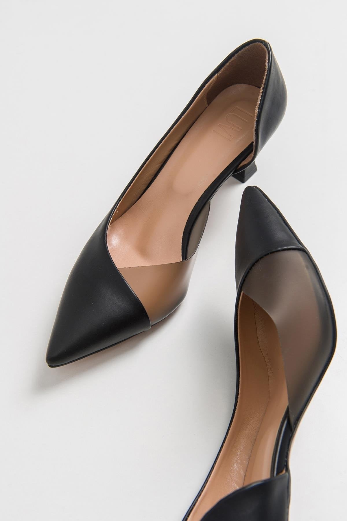 Vera Black Pointed Toe Pump – back view showing leather, black, Vowalisse