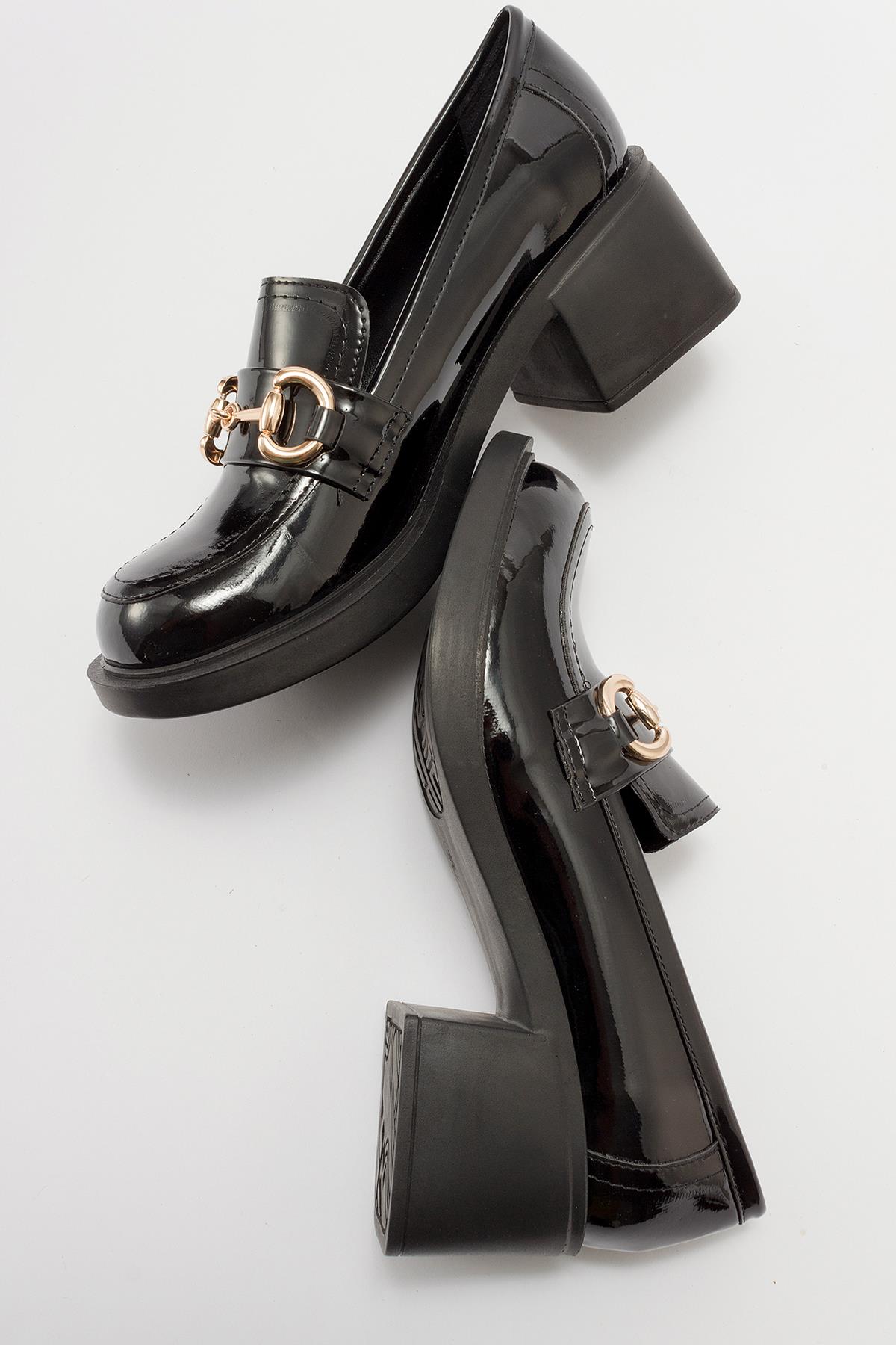 Sono - Black Patent Heeled Shoe – detail view showing leather, black, Vowalisse