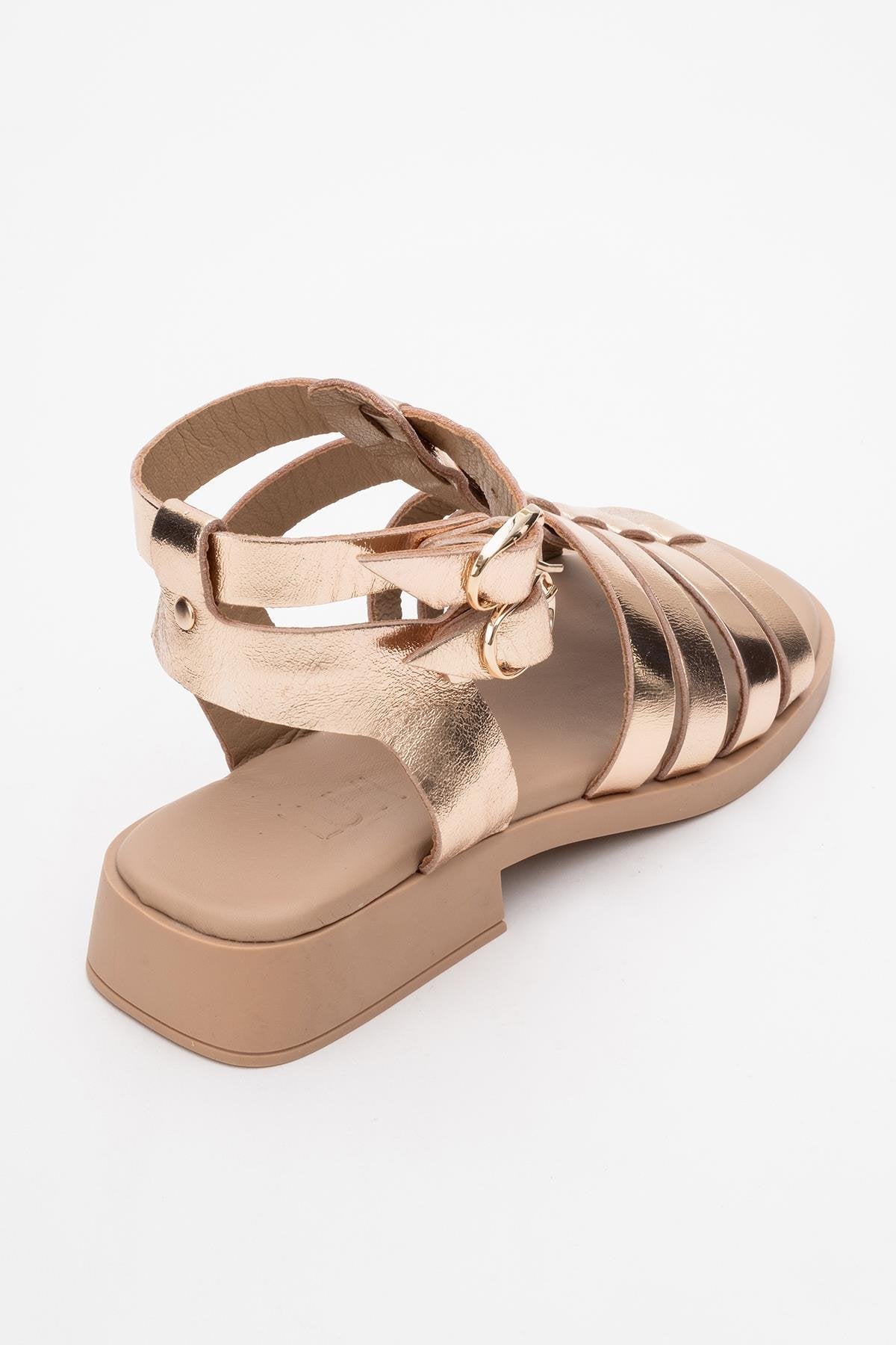 Frade - Gold Leather Sandal – heel view showing leather, gold, Vowalisse