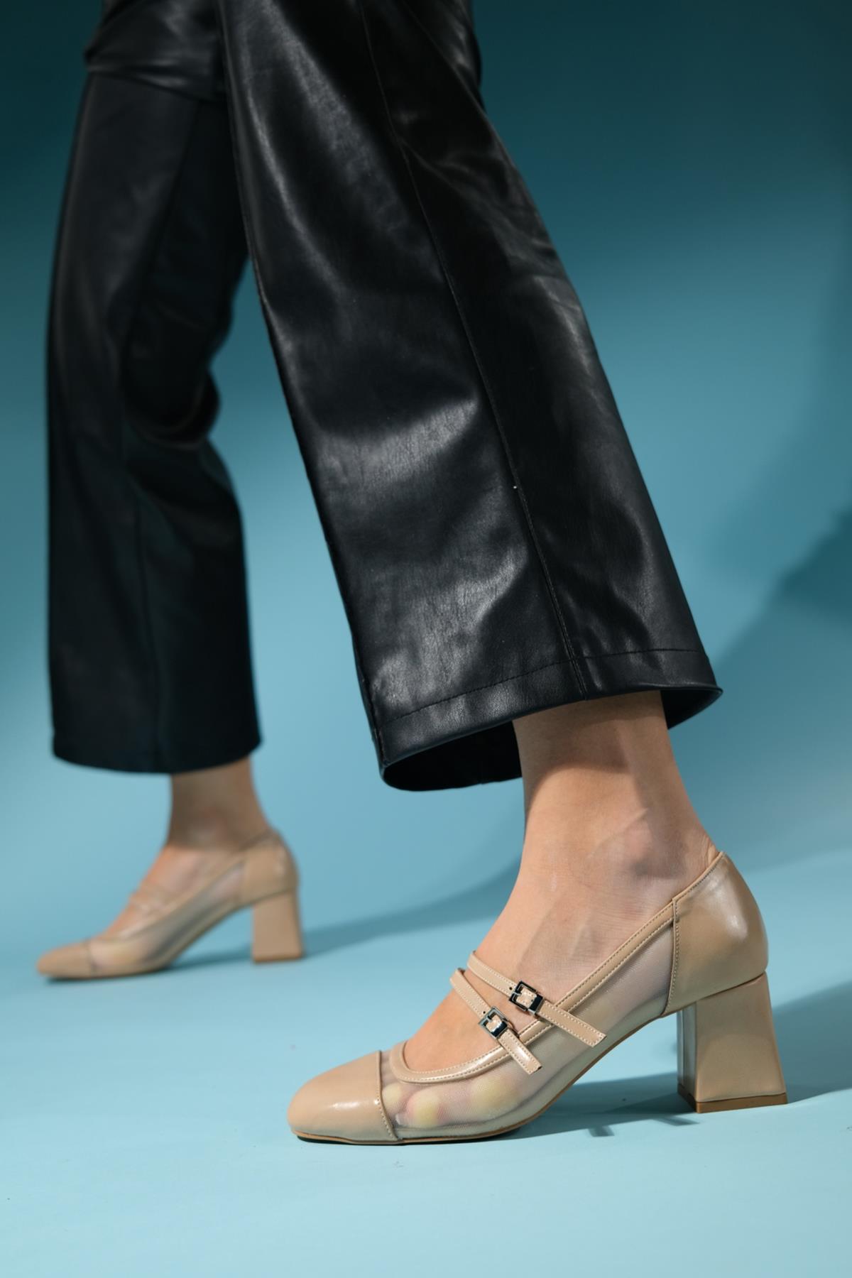 Scots - Beige Block Heel Shoe – heel view showing leather, Vowalisse