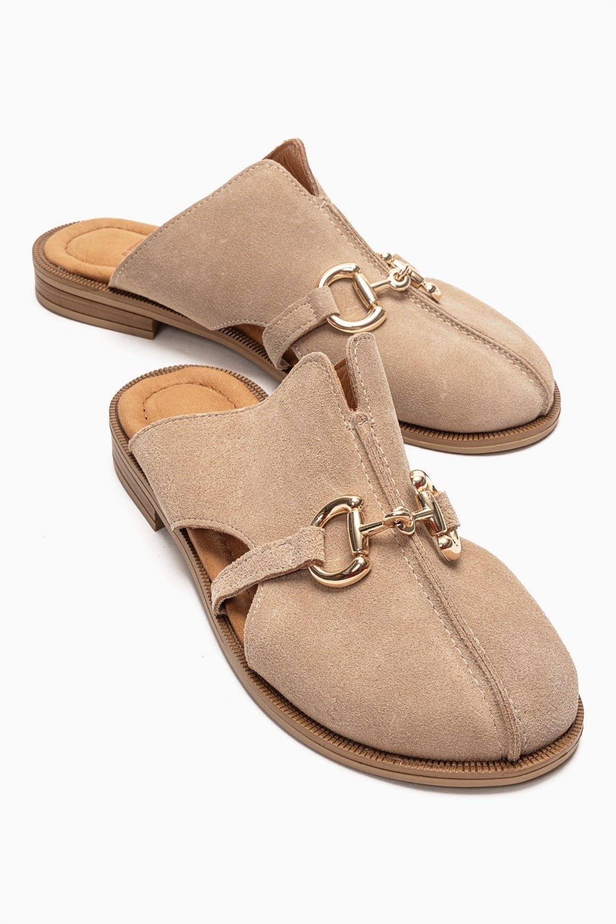 FAVOR - Beige Genuine Leather Closed-Toe Mule – front three-quarter view showing leather, suede, Vowalisse