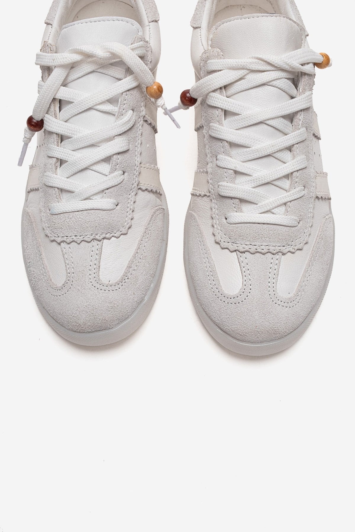 ARDIX - White Genuine Leather Sneaker – side view showing lace, leather, white, Vowalisse