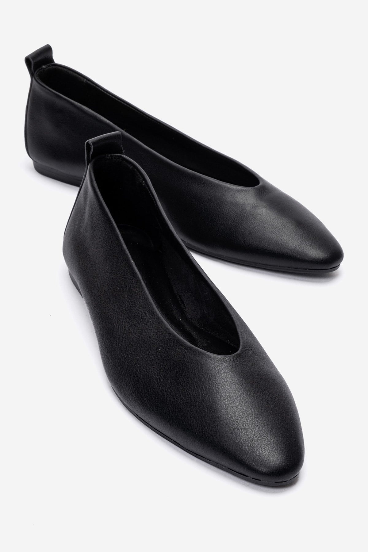JENAS - Black Genuine Leather Ballet Flat – front three-quarter view showing leather, black, Vowalisse